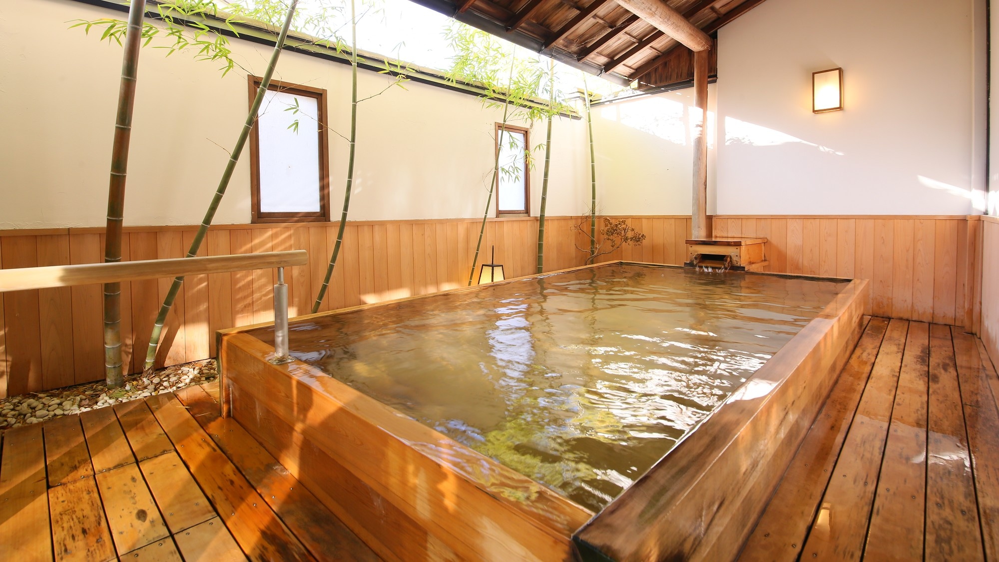 ■ Open-air bath next to the large communal bath on the 1st floor