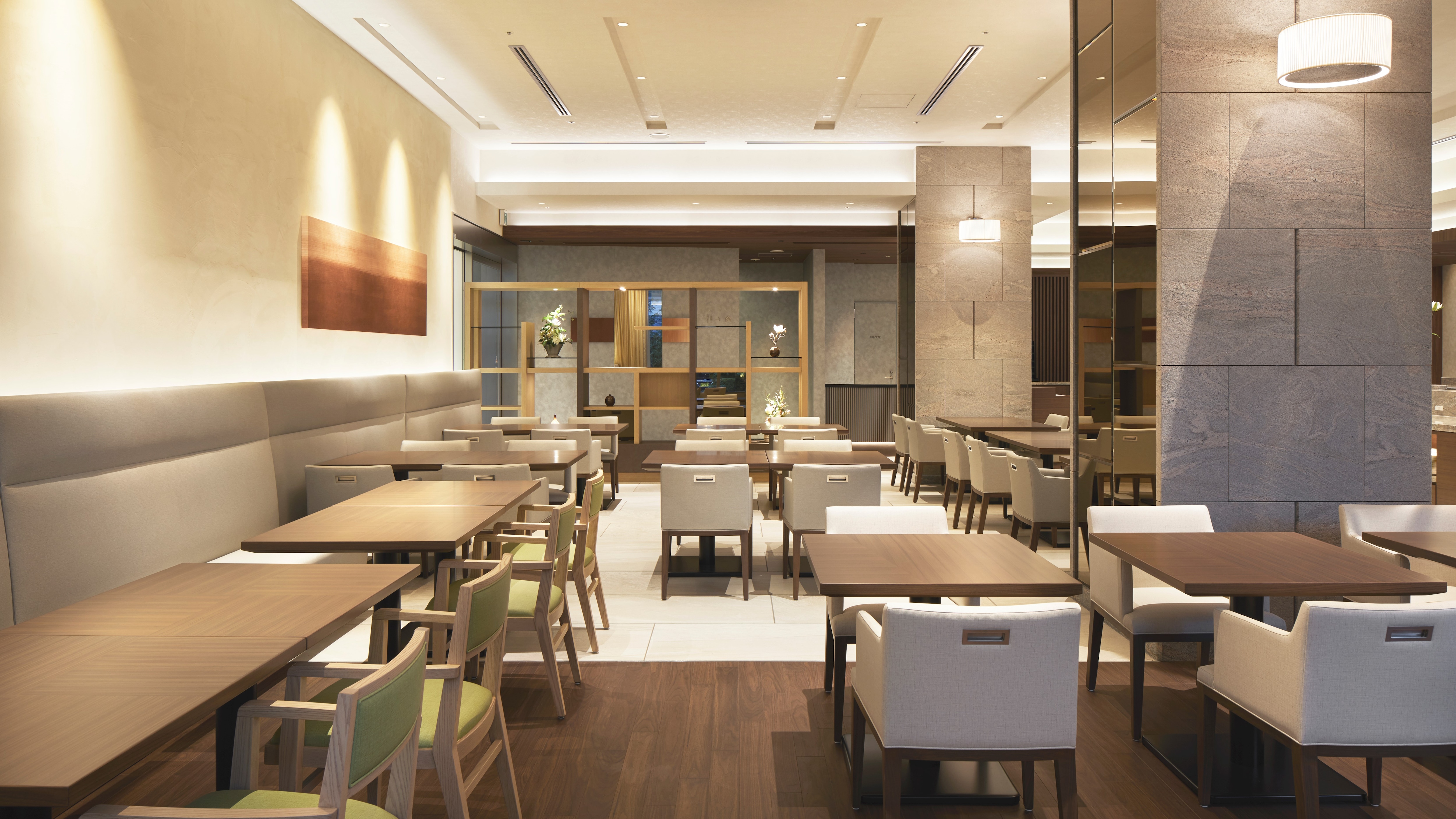 Hotel 1F Restaurant "Cafe Contrail" buka untuk sarapan dan makan siang