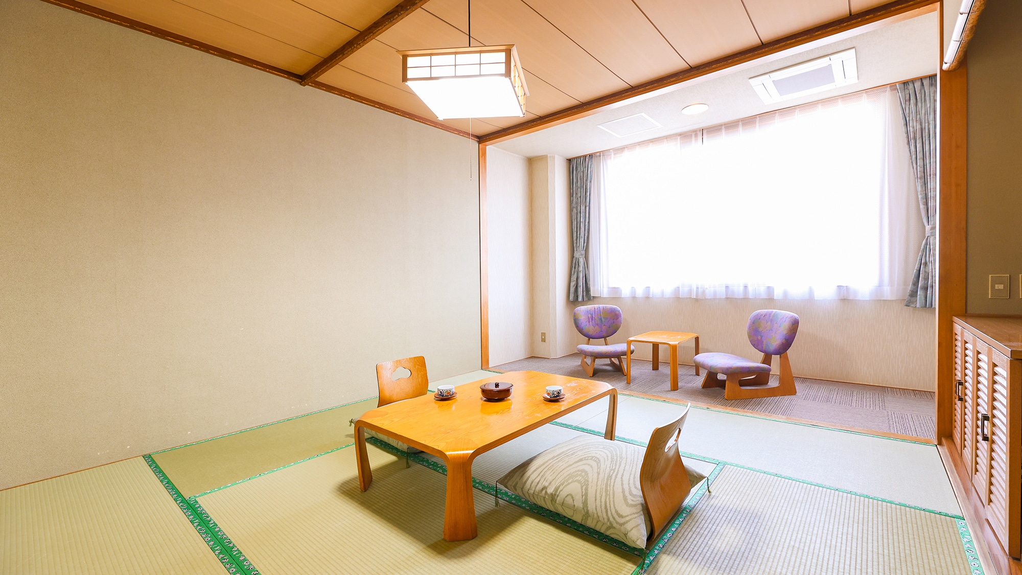 [Japanese-style room 8 tatami mats] A simple and clean Japanese-style room with the scent of rush