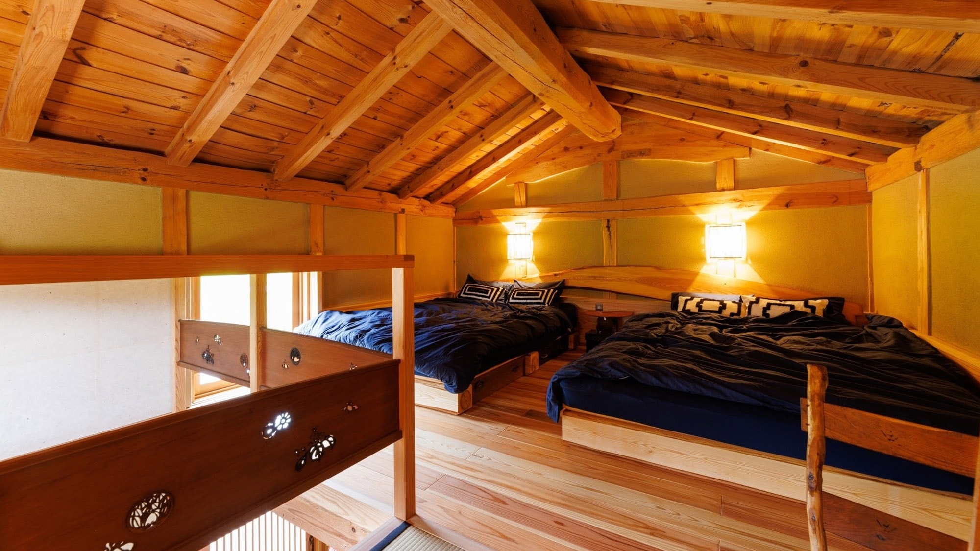 ・[Bedroom] An attic-like bedroom perfect for a stay-at-home stay. A cozy space that makes use of the wood grain.