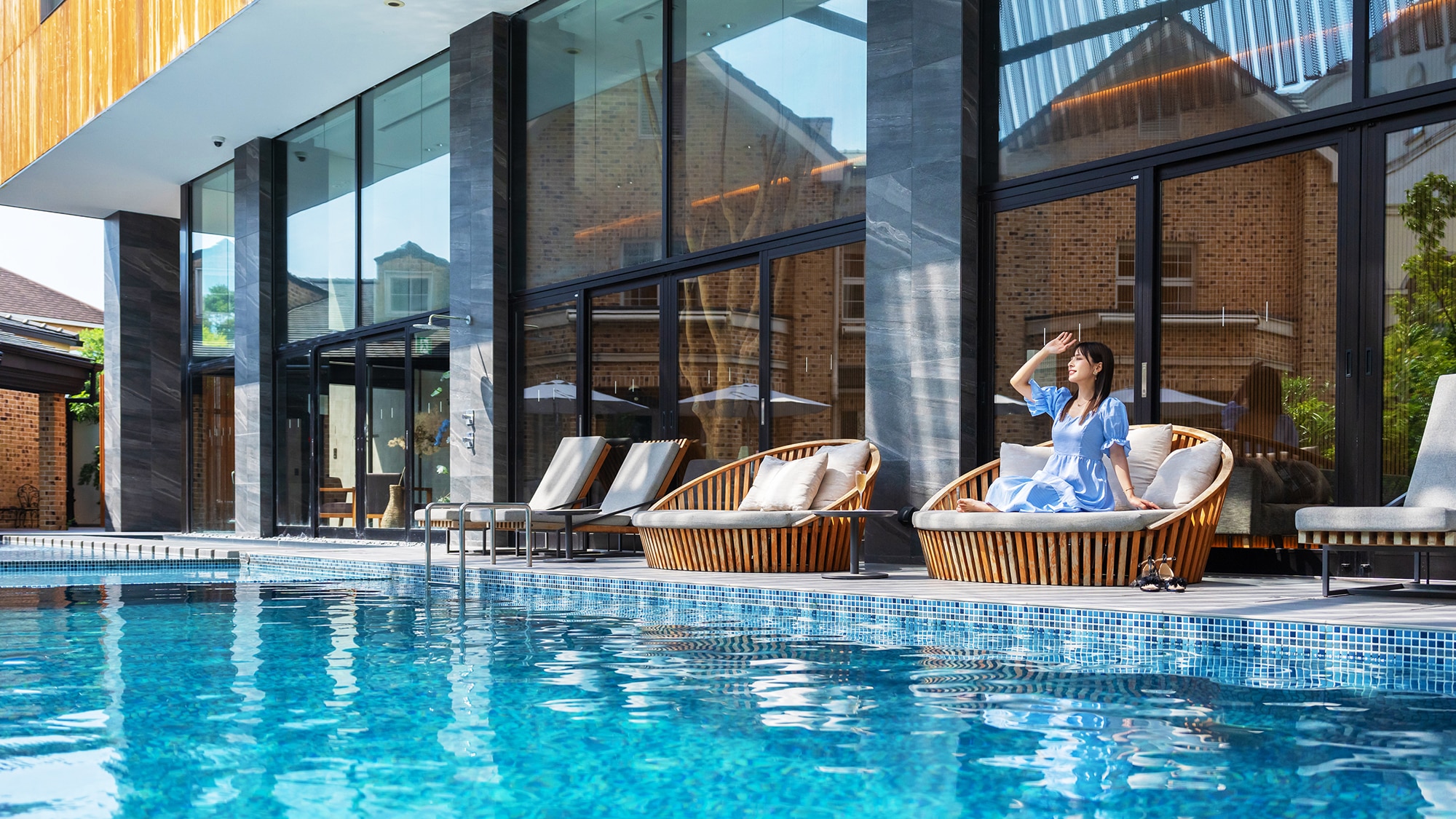 [Garden Pool] Enjoy a special moment at the Garden Pool, which offers a beautiful view.