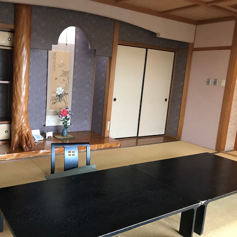 【附有露天浴池的客房】 和泉唯一附有露天浴池的客房。