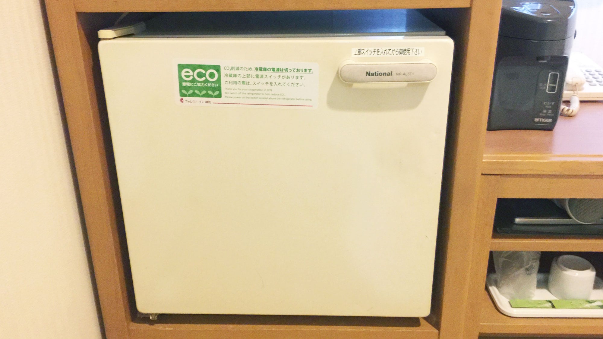 Refrigerator * Please turn on the switch at the top because the power is off.
