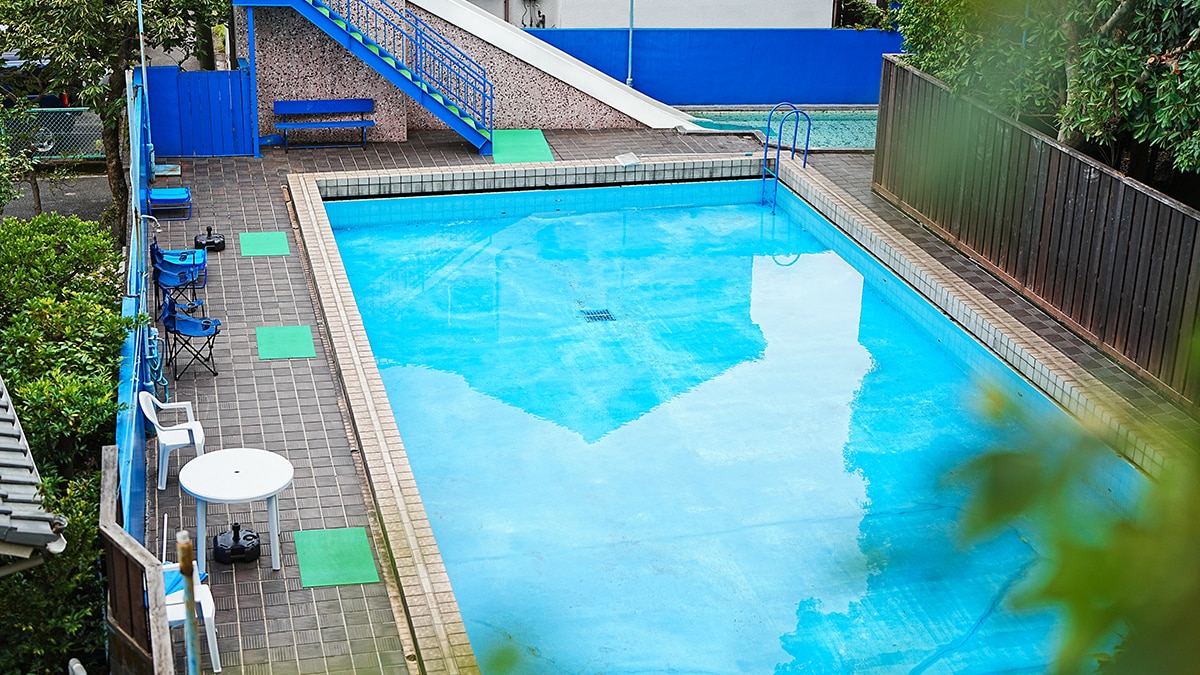 僅限夏季開放的室外游泳池