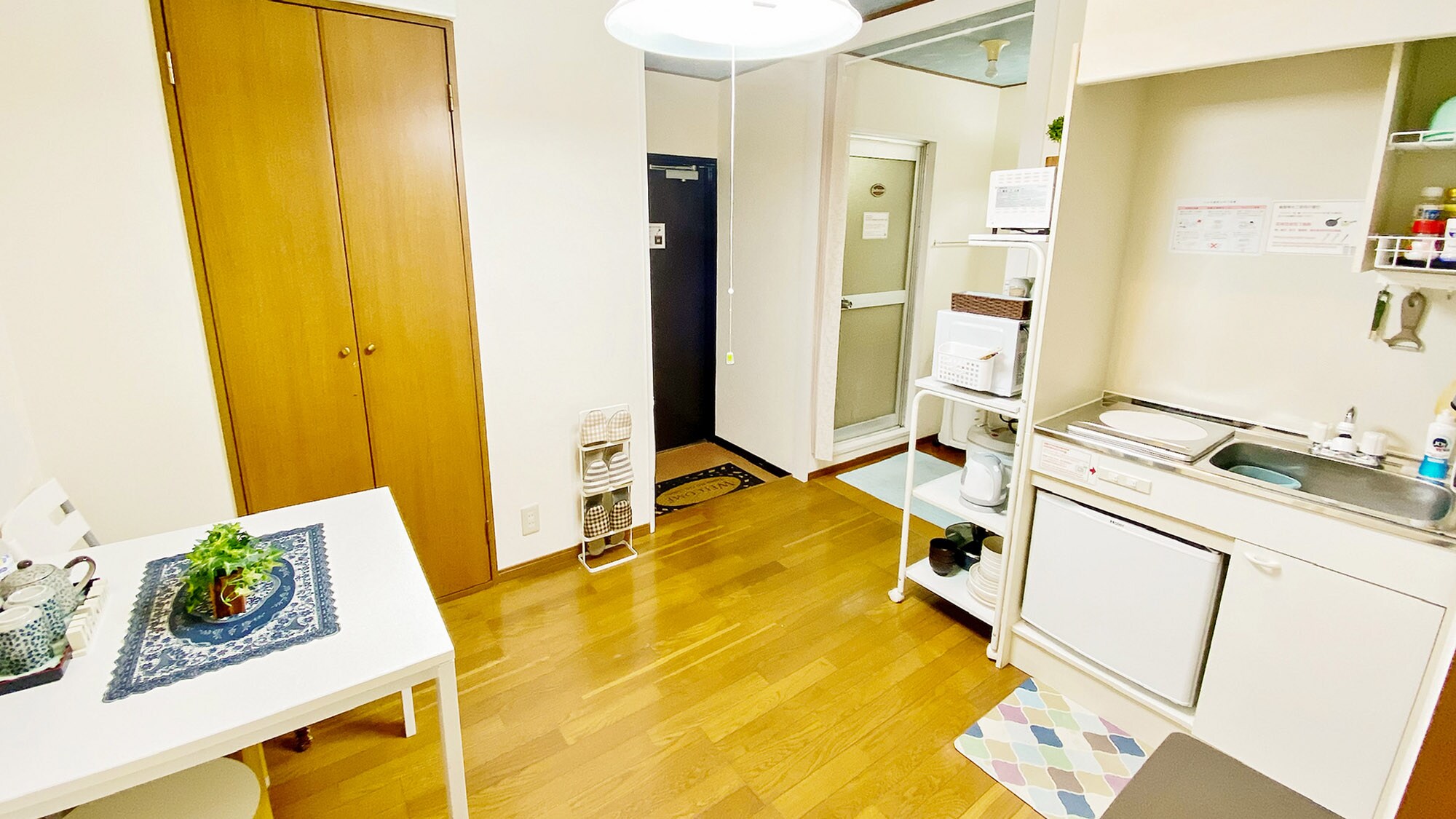 ・ [Western-style family room with washing machine (4 people)] There is also a front door, so you can stay at home.