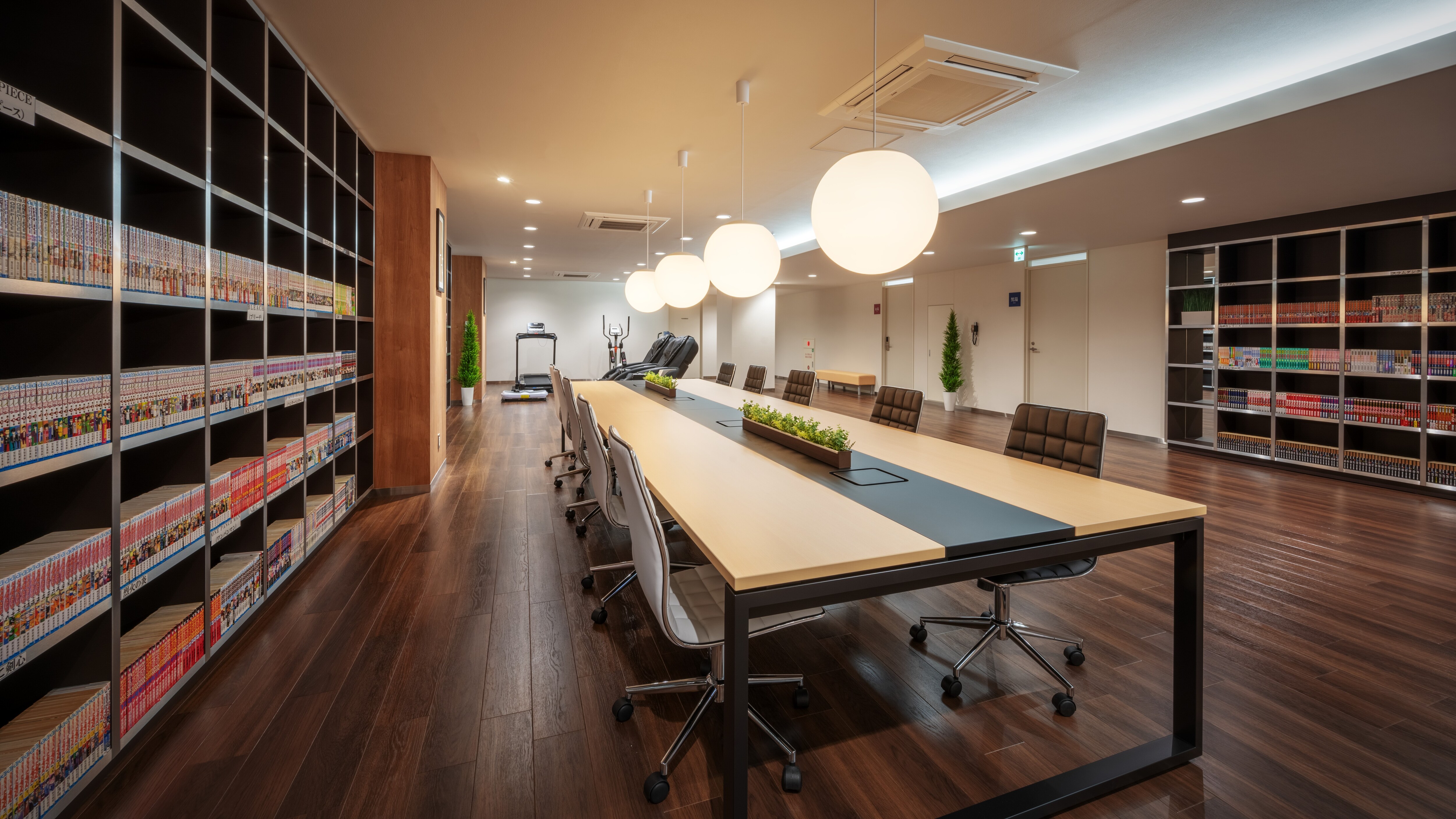 Lounge exclusively for hotel guests with unlimited coffee