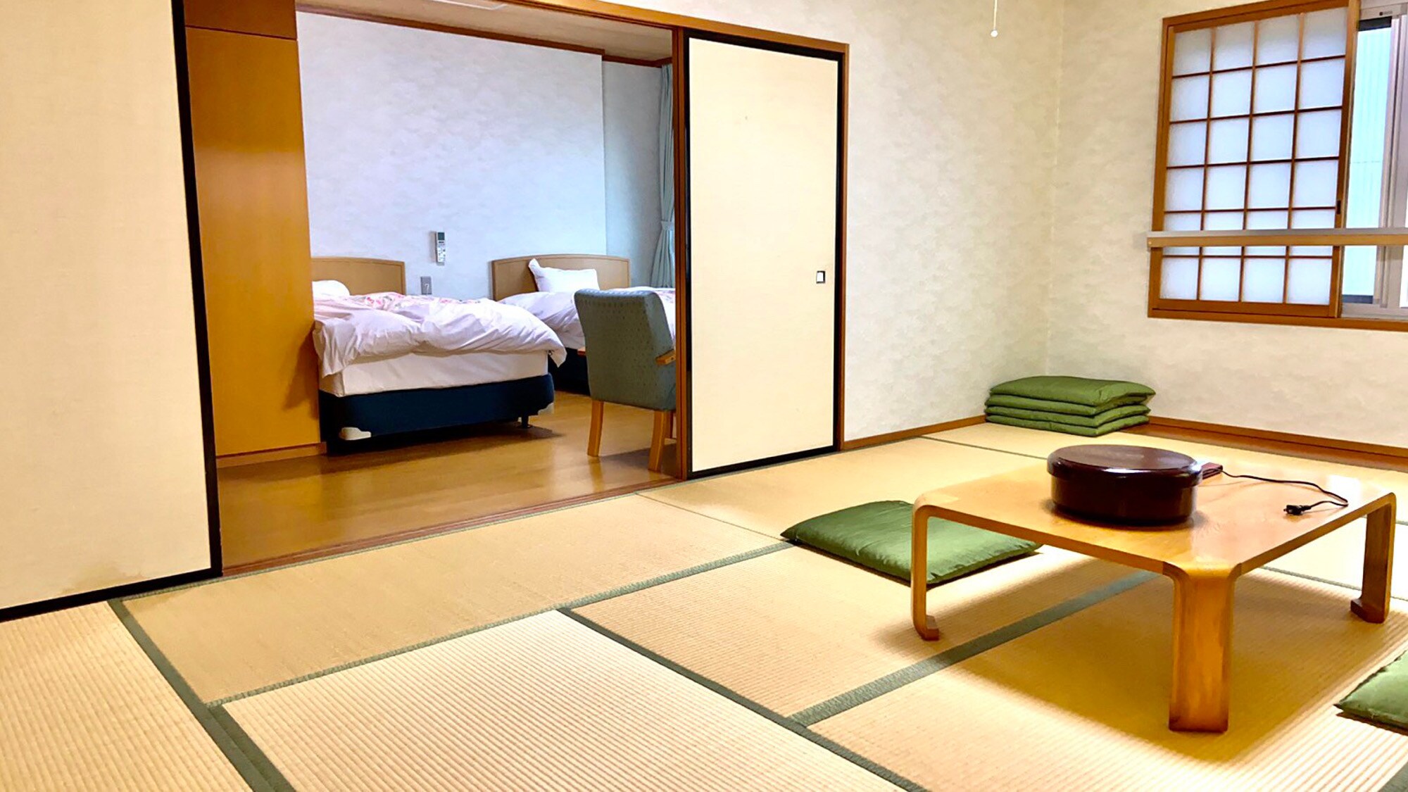 Japanese and Western room (2 to 6 people)