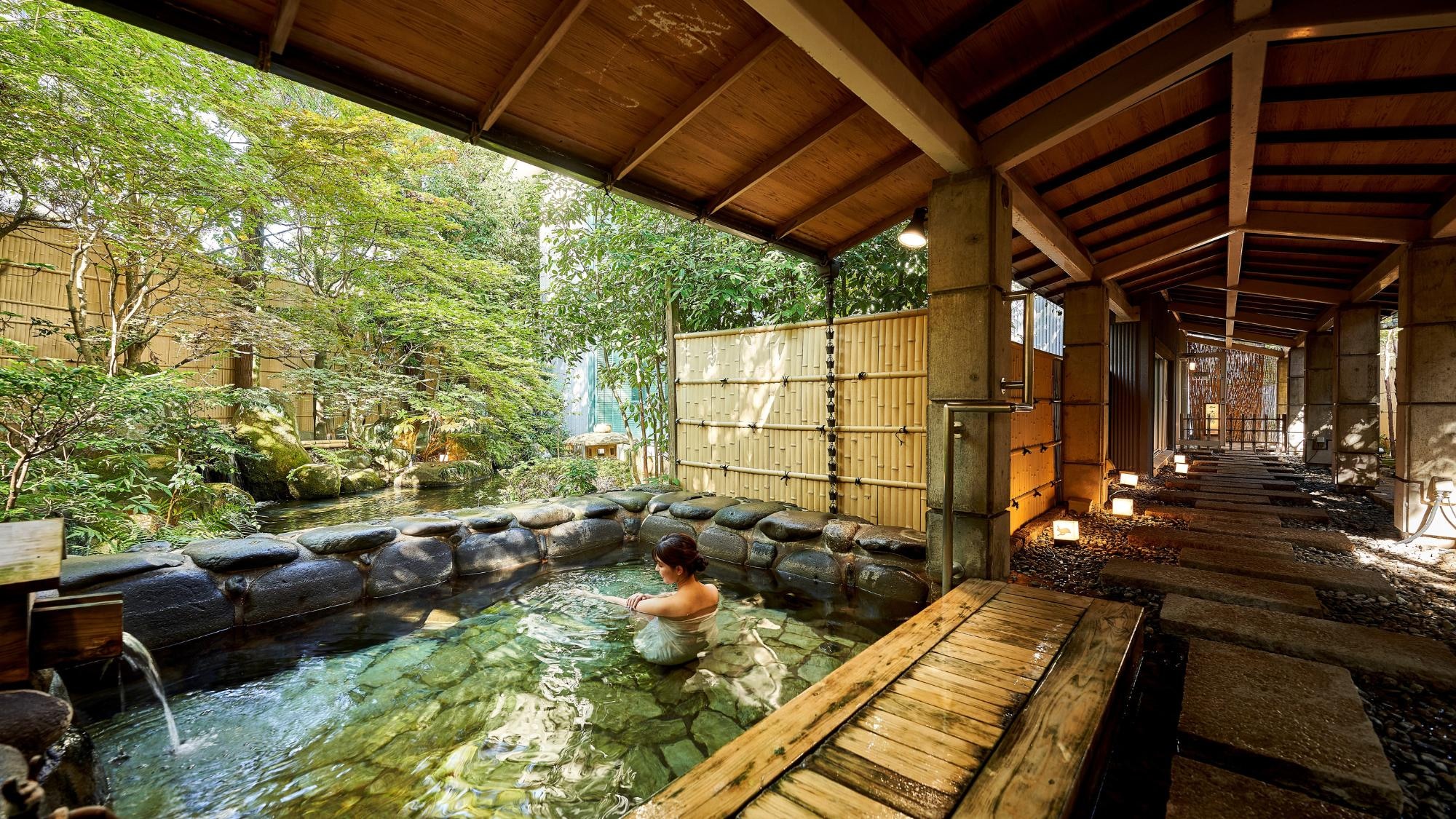 [Open-air bath: Gekkei-no-yu] Men and women alternate between the two baths, allowing you to enjoy two baths with different atmospheres.