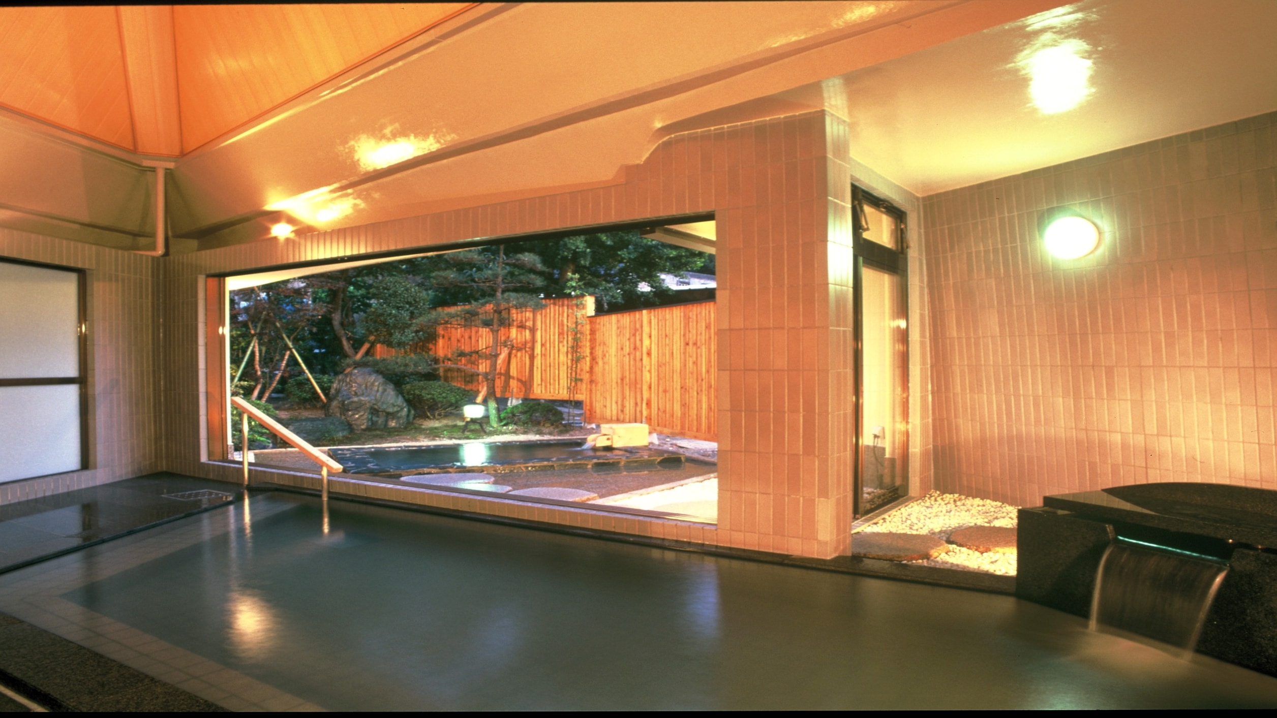 Men's public bath ②