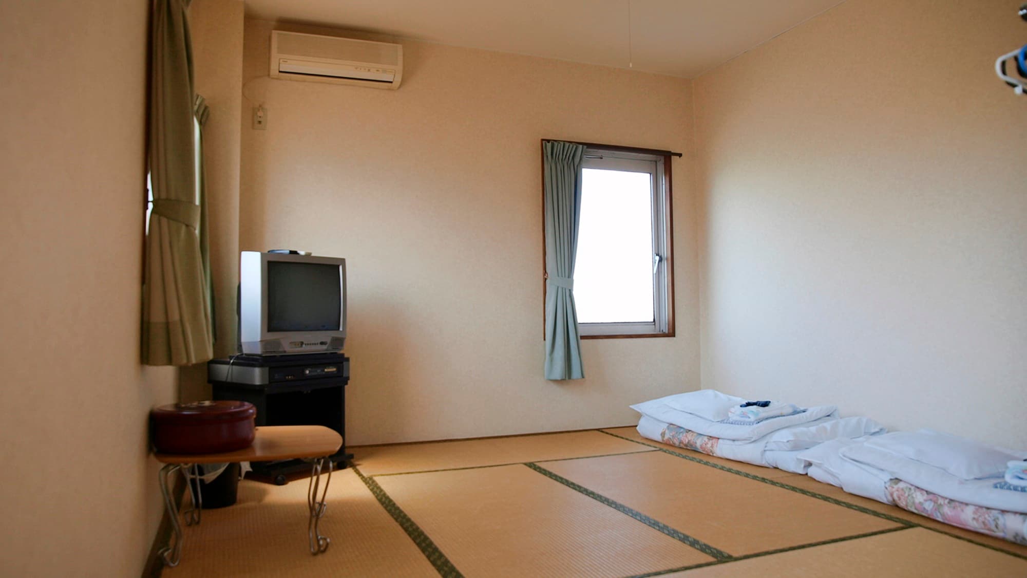 * [Example of guest room] Japanese-style room (equipped with WI-FI)