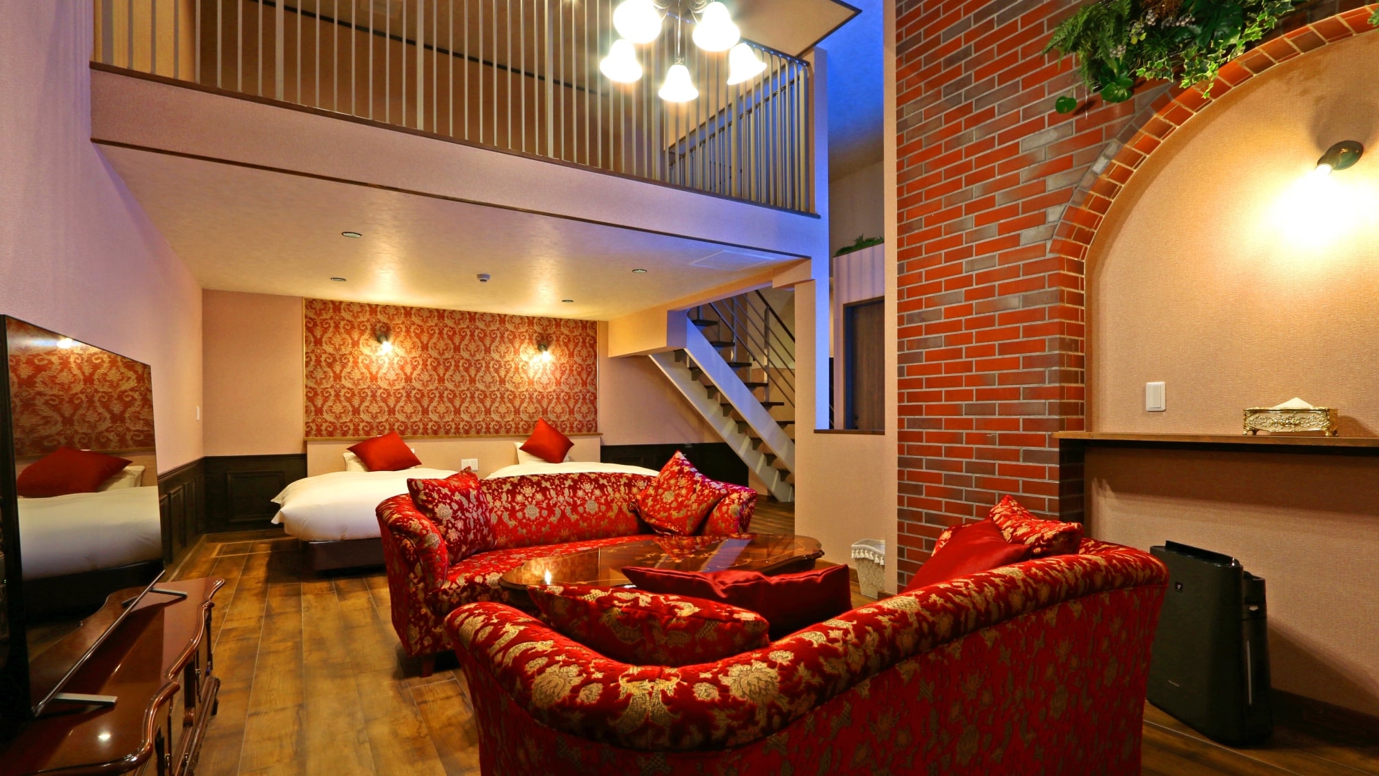 Royal Suite: Kamar tamu yang didekorasi dengan indah