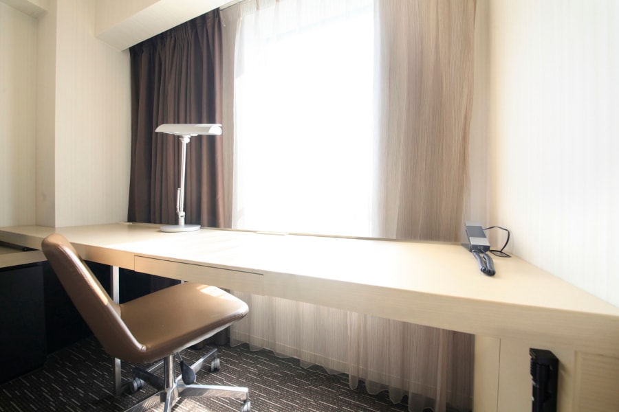 單人（簡單：日間辦公桌）