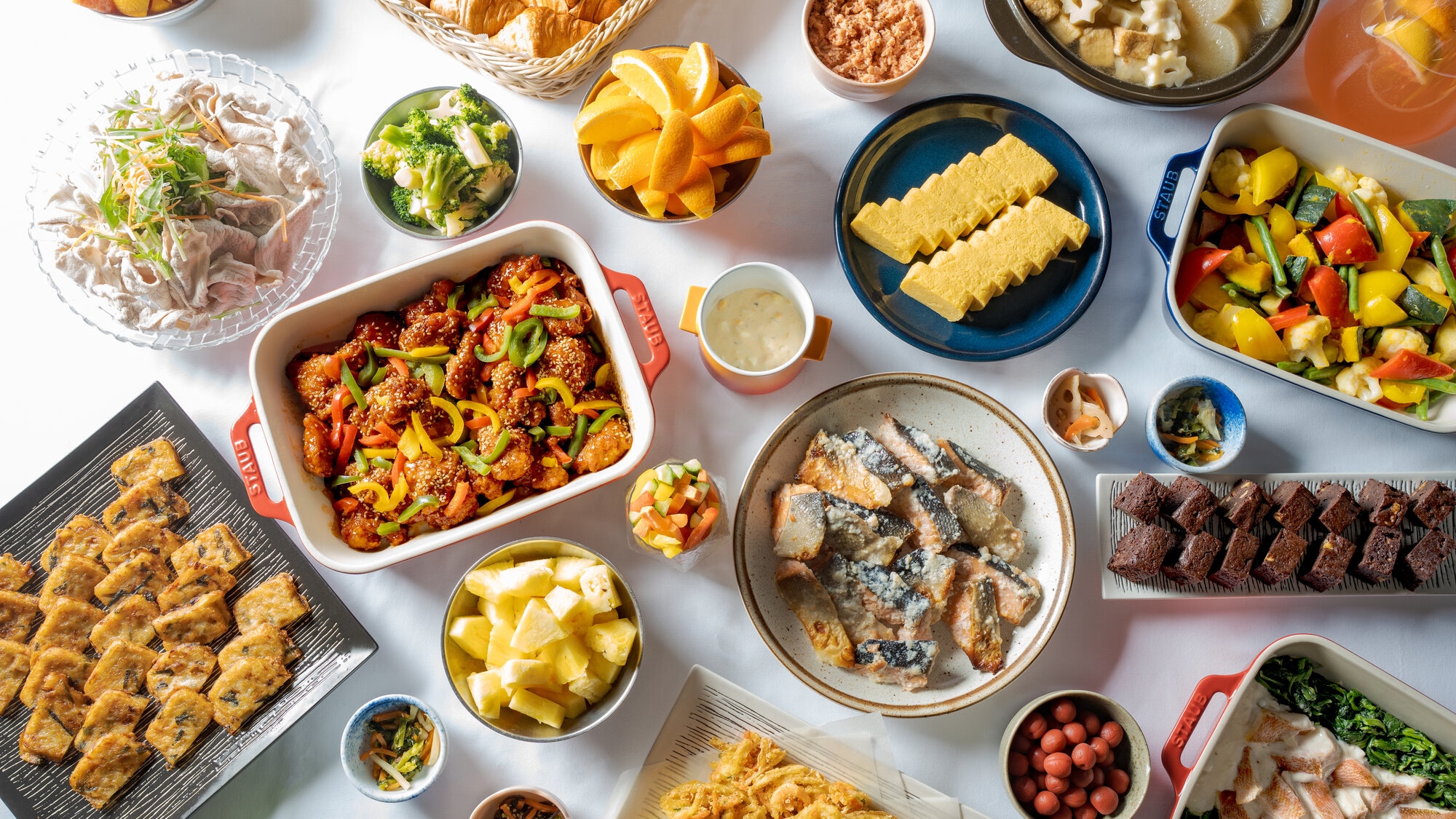 和食を中心としたビュッフェをご用意しています。