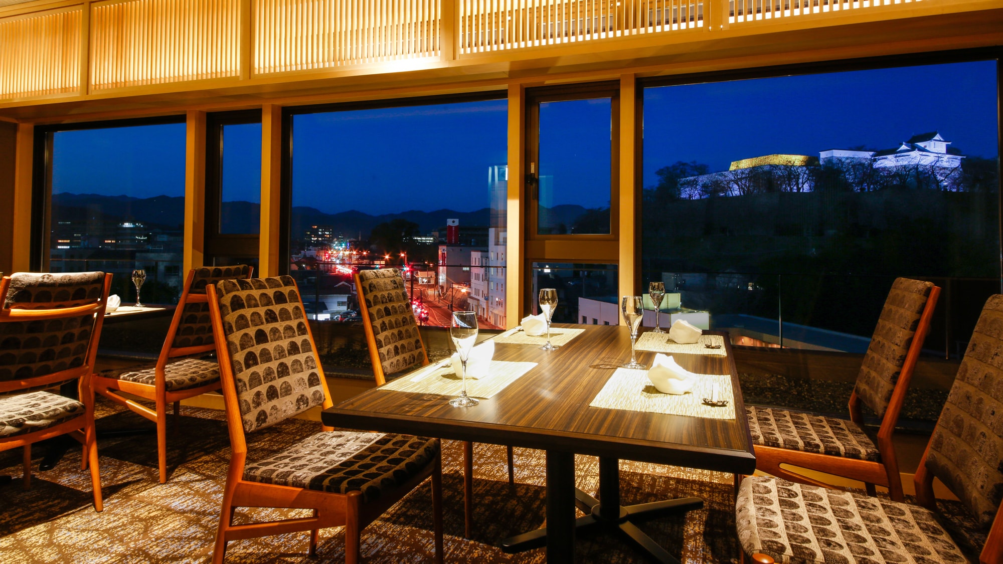 [Chef's Dining "Sakura"] (Example)