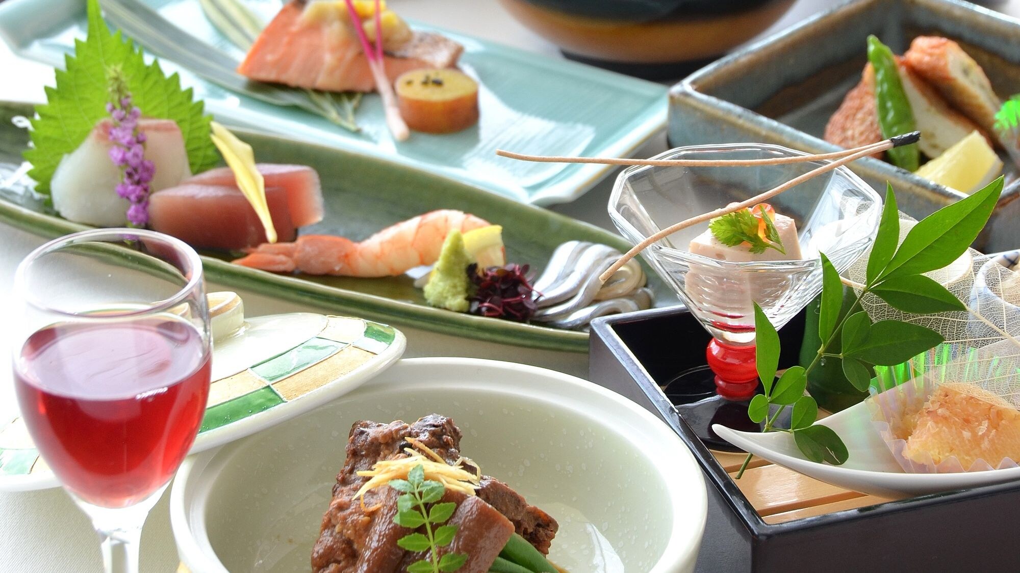 Enjoy the Kagoshima specialty black pork! Black pork stew with pork bones kaiseki course♪