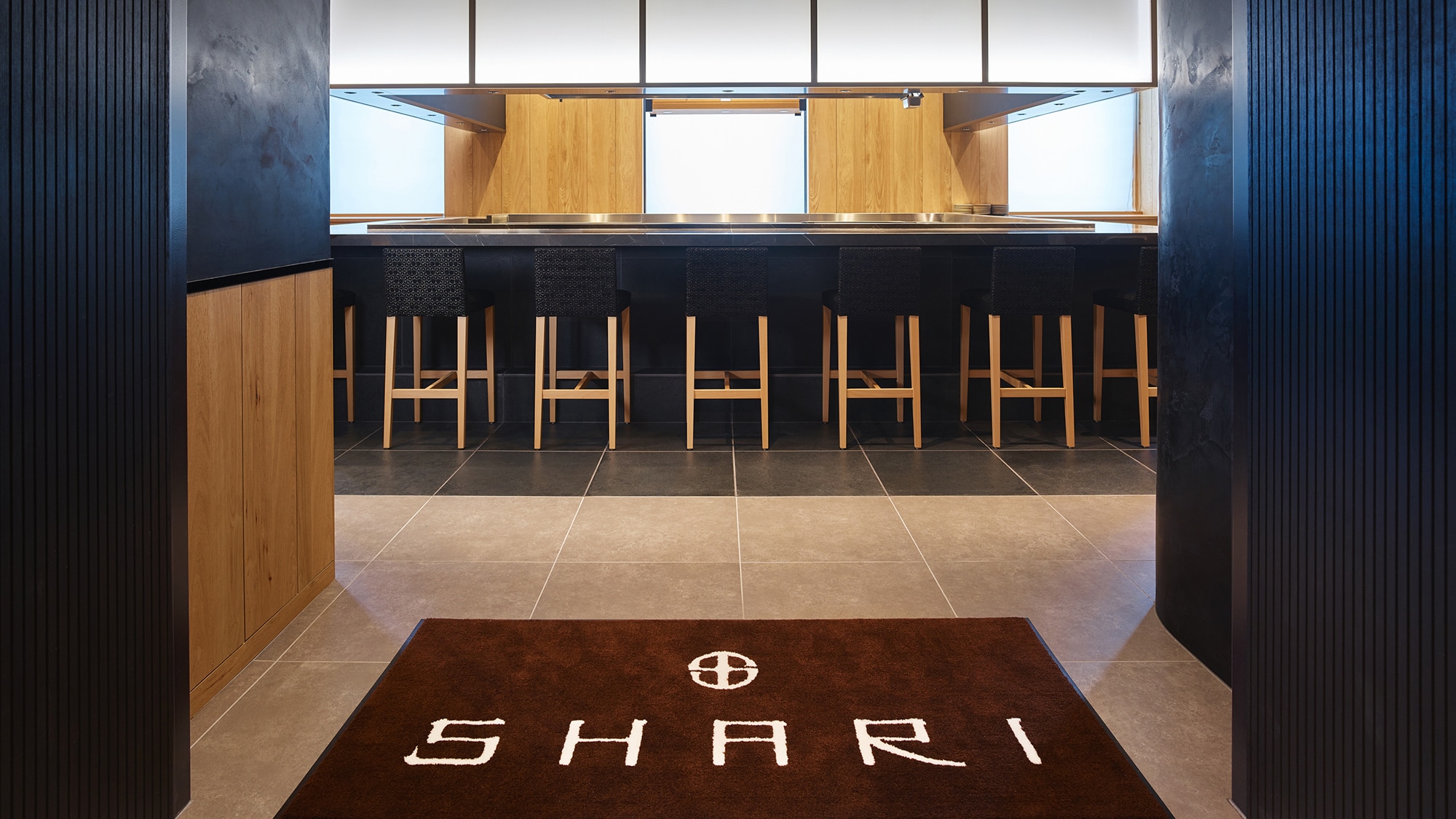 The restaurant on the 2nd floor of the building. You can enjoy a variety of dishes that incorporate a new concept of Japanese food.