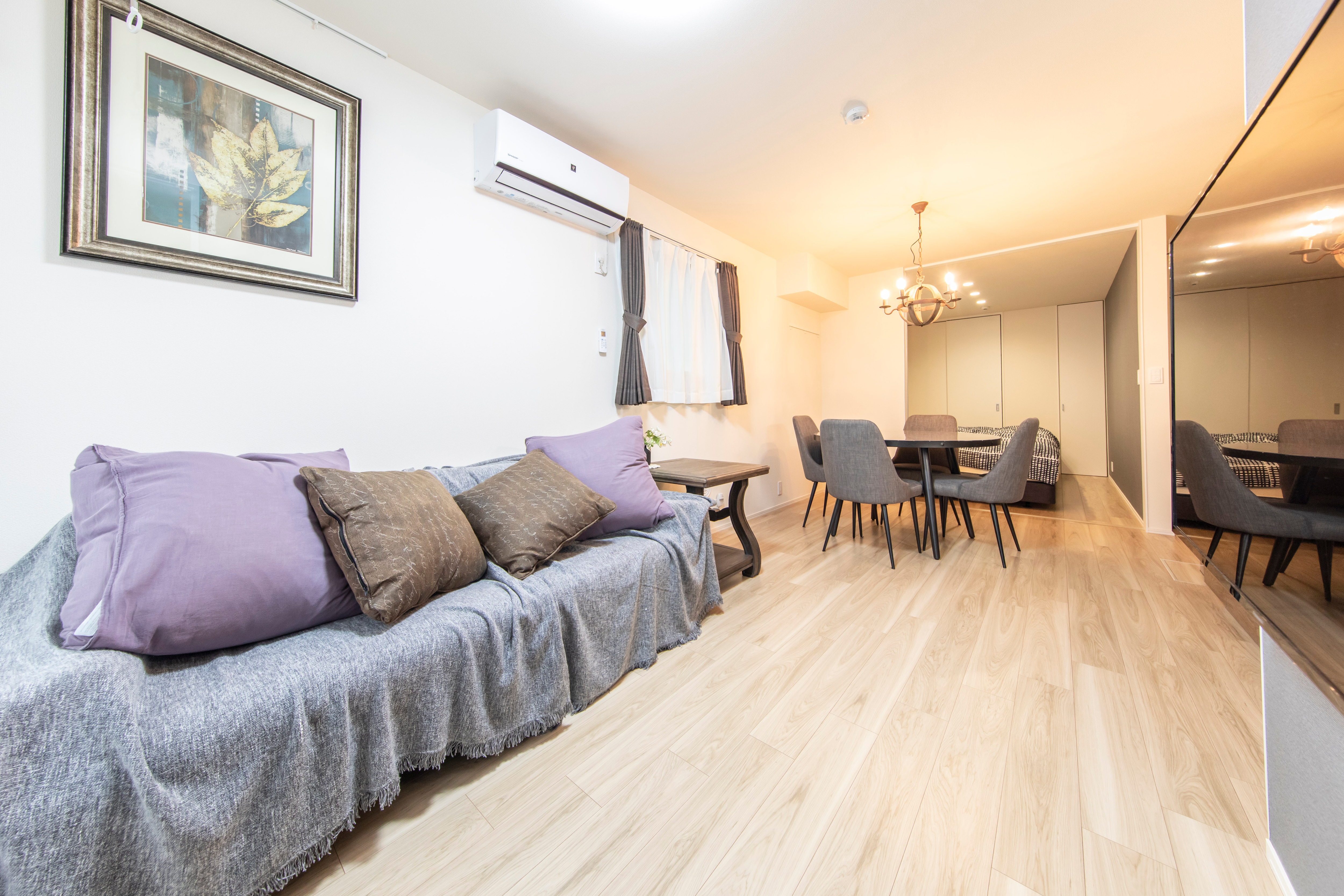 Ruang furnitur bergaya Pantai Barat B