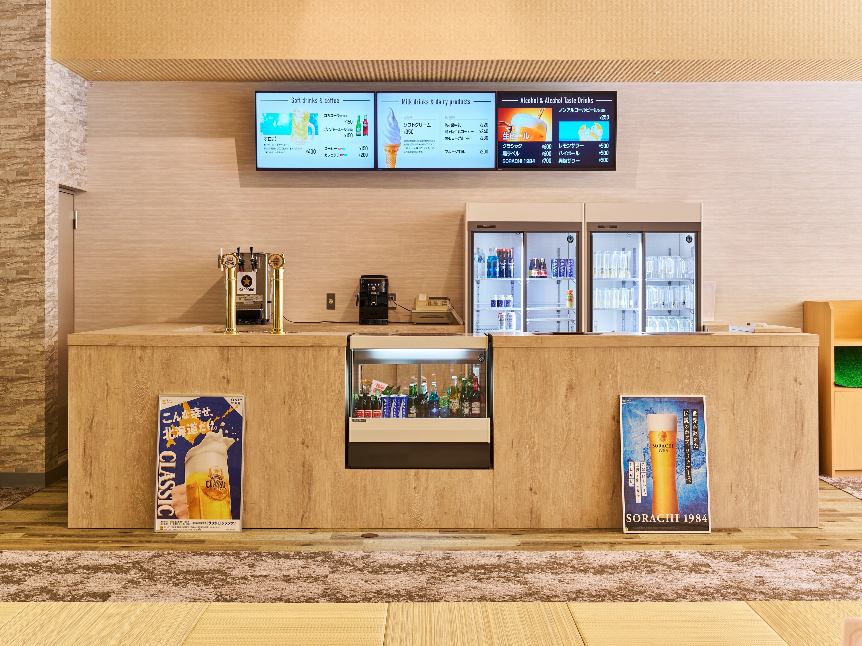 [After-bath area] We sell a variety of drinks, including three types of draft beer and "Oropo," which is popular among sauna users.
