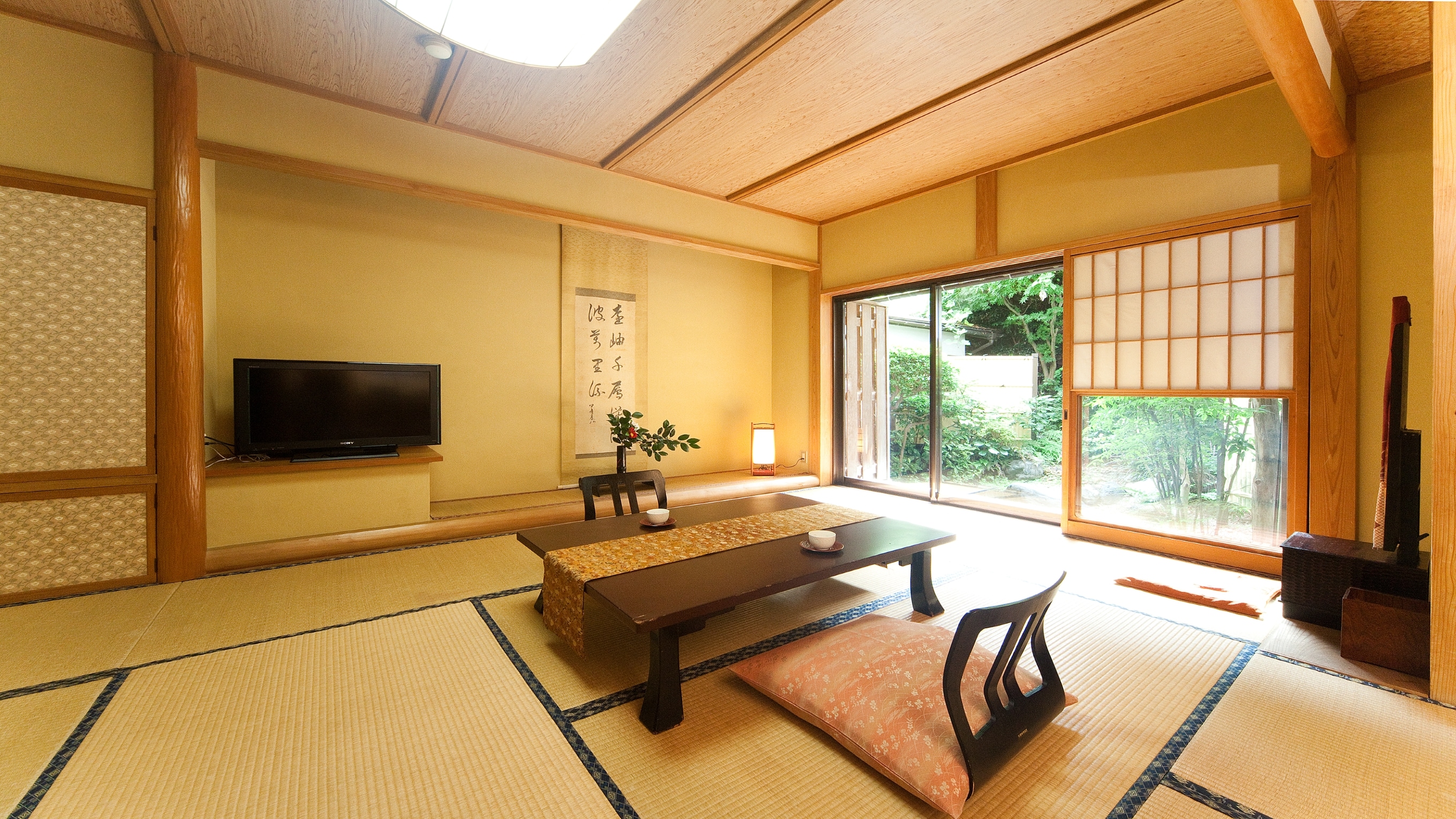 Guest room with free-flowing hot spring bath [Orchid] Non-smoking room