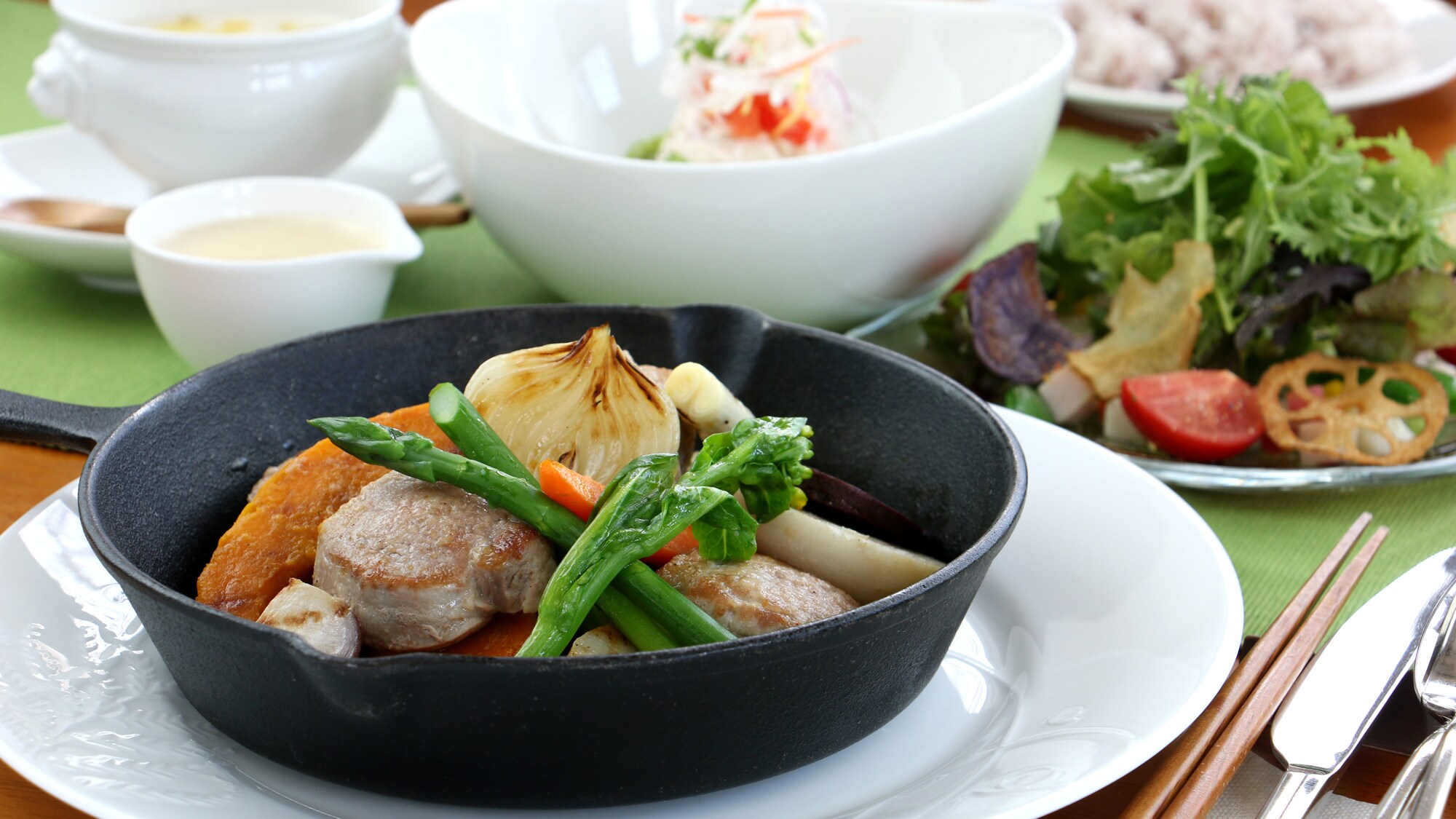 Whole dinner_pork fillet steak! It goes well with homemade sauce and vegetables from Nasukogen!