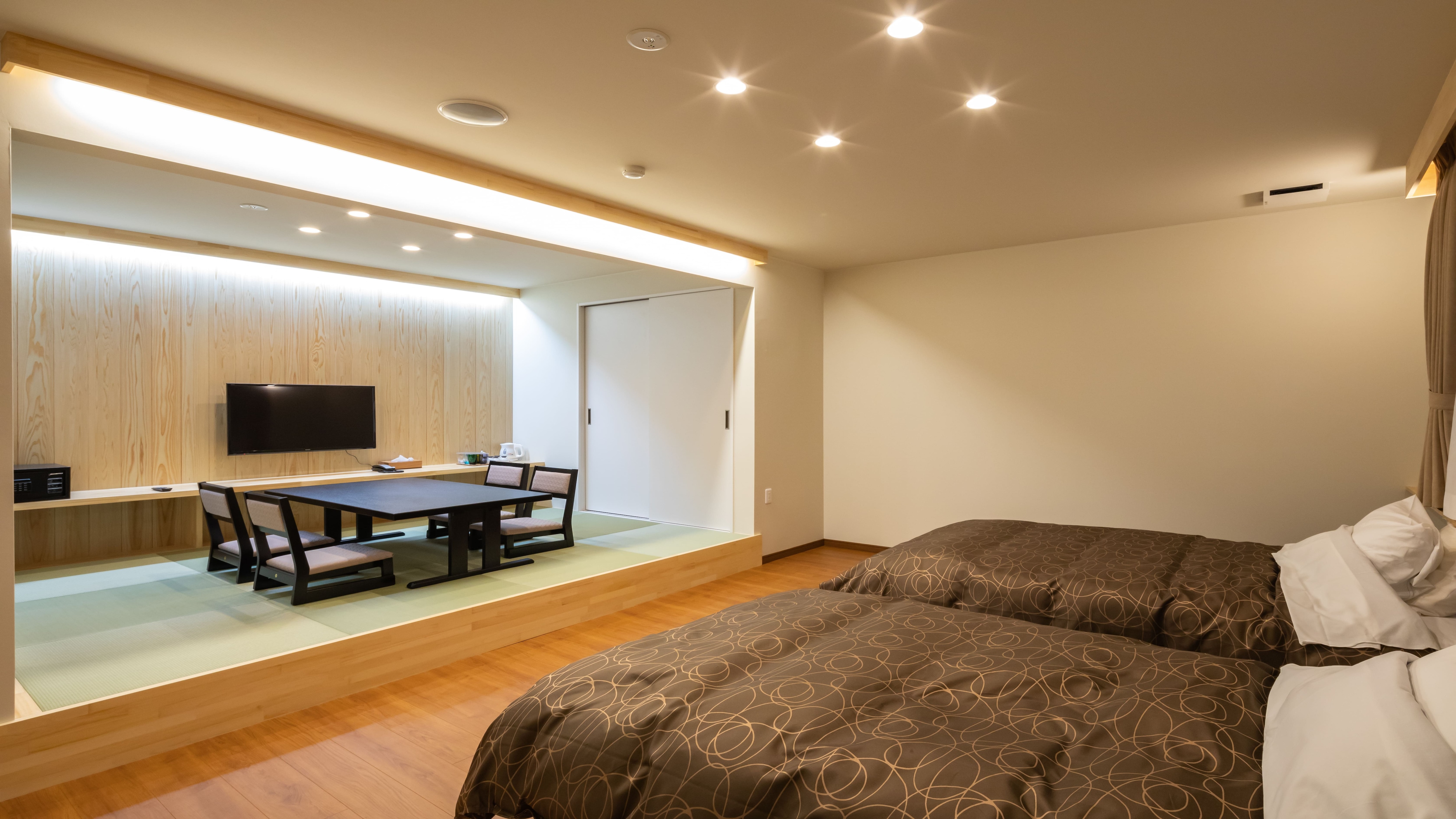 Premium Japanese-Western Twin Room "Machimon"