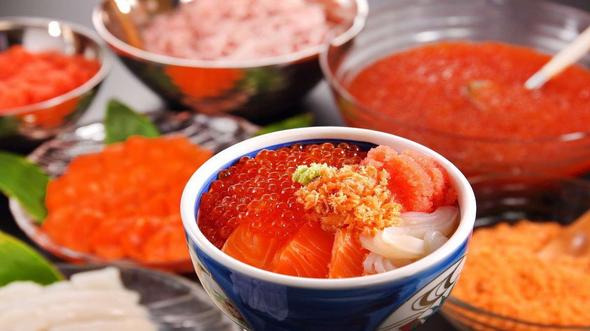 ■“Kurasai” buffet/Seafood bowl with plenty of salmon roe