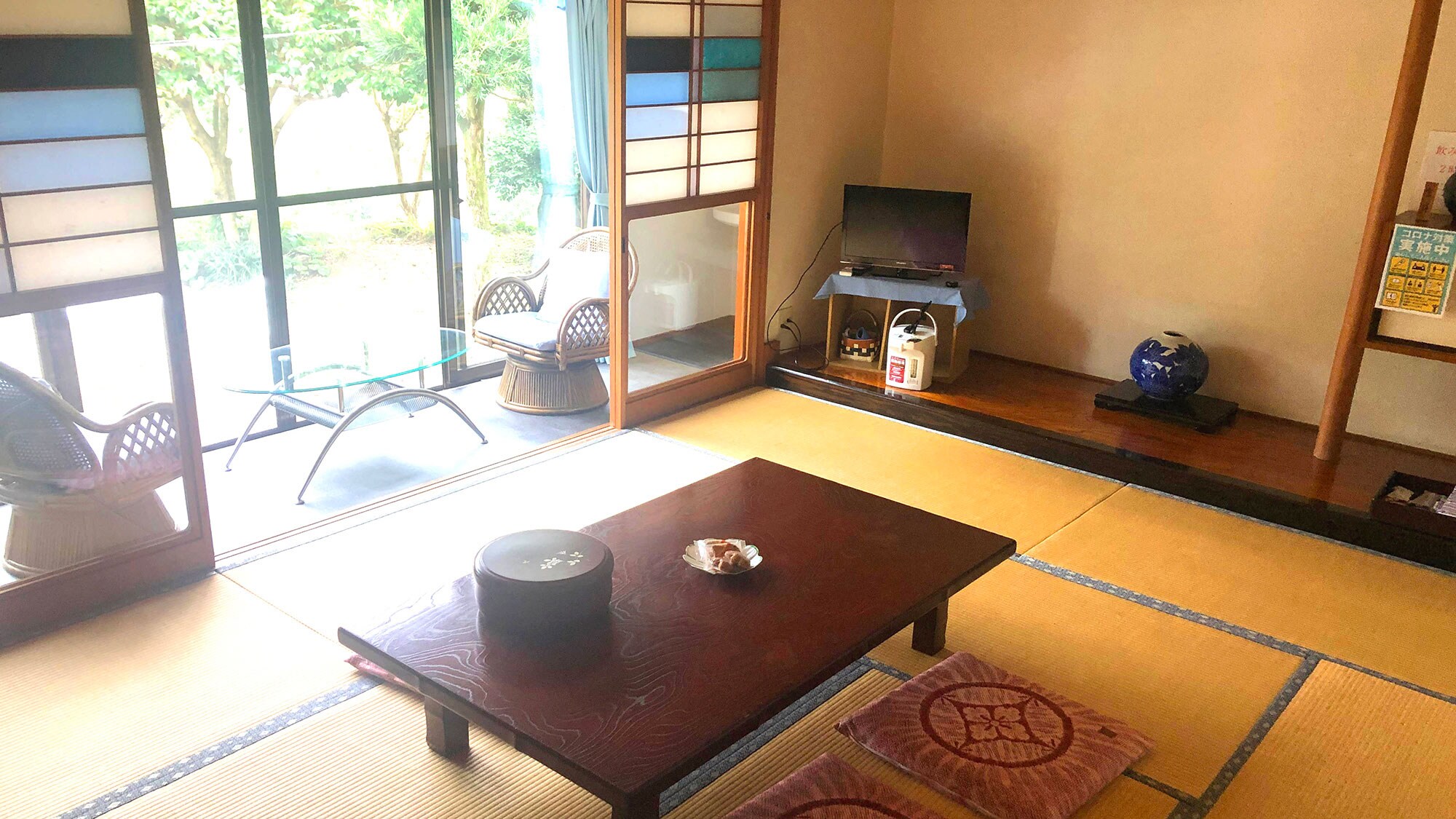 ・ Up to 6 people can stay (Japanese-style room with 10 tatami mats)