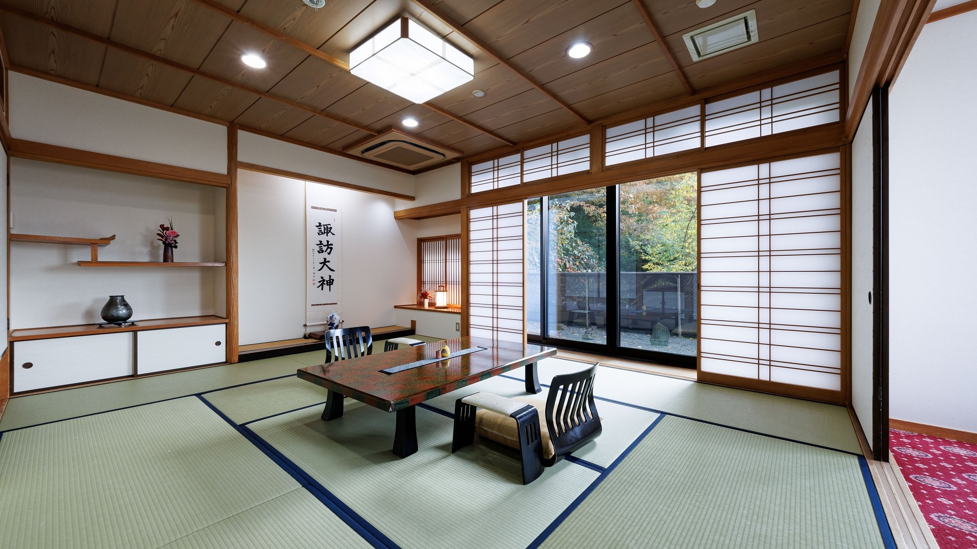 ■ [Kinpa, Peacock, Hagoromo] Japanese-style room with 13 tatami mats and a large veranda