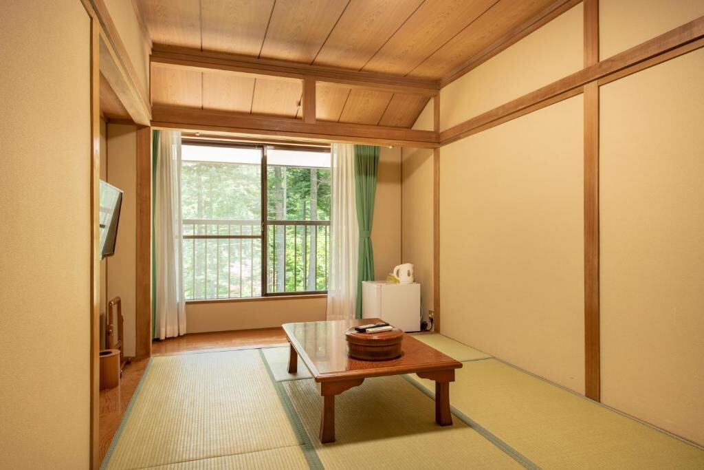 [Non-smoking] Japanese-style room 6 tatami mats 1-2 people (shared bath and toilet)