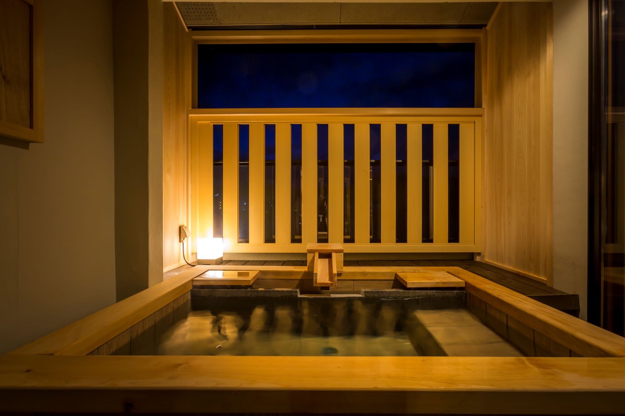[Private hot spring] Newly renovated ★ - JIMMA - An example of an open-air bath in a guest room with a double window