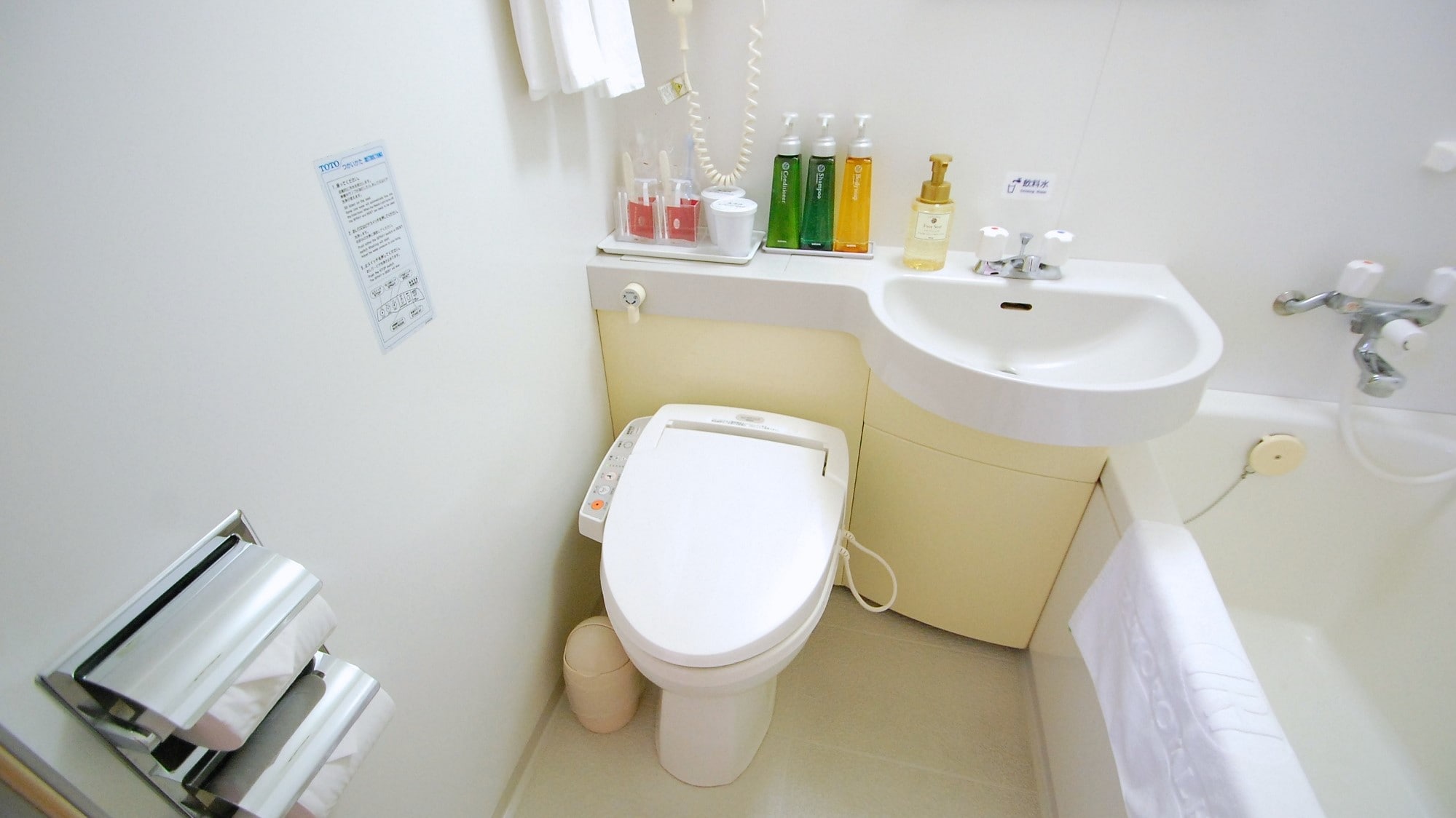Unit bath 2: "All rooms equipped with hot water washing function"