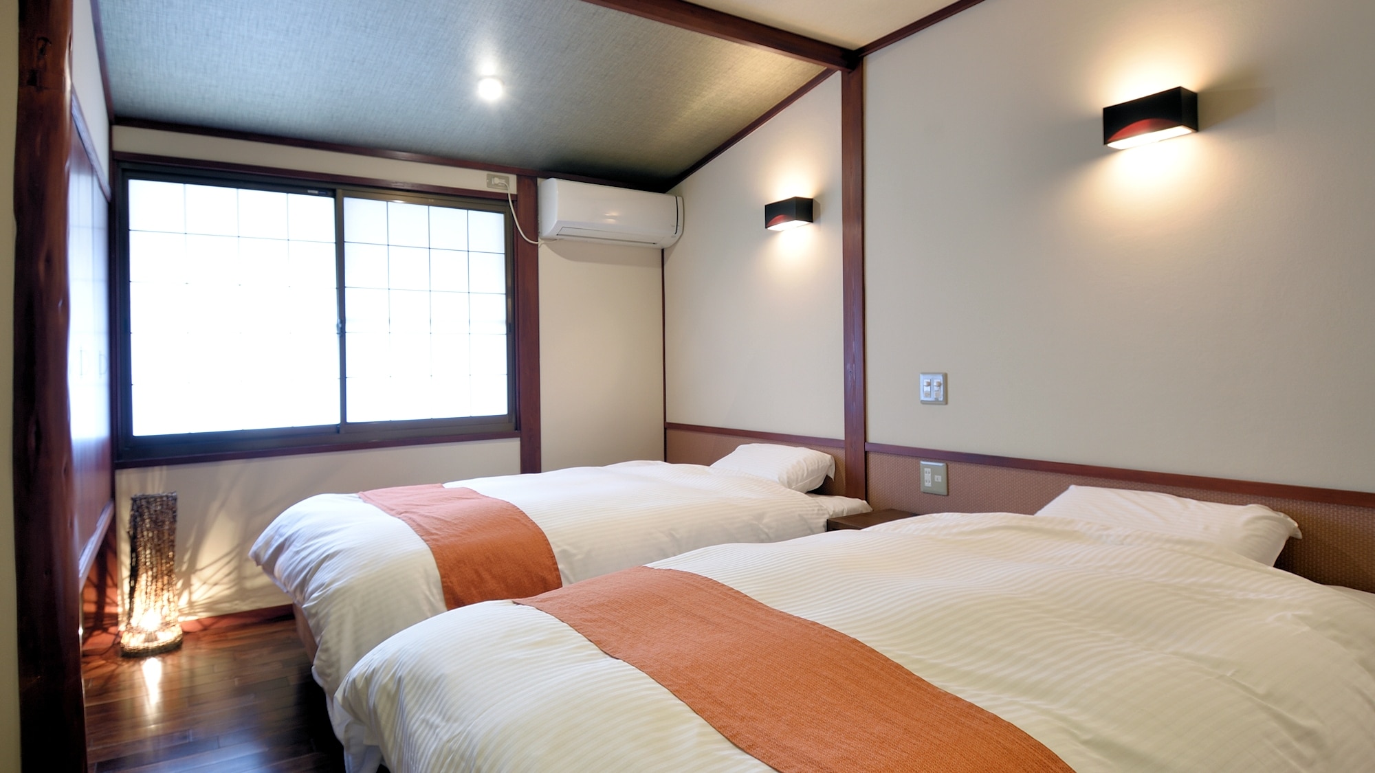 Main building [Japanese-Western style room] Akakura / Japanese-style room 8 tatami mats + twin