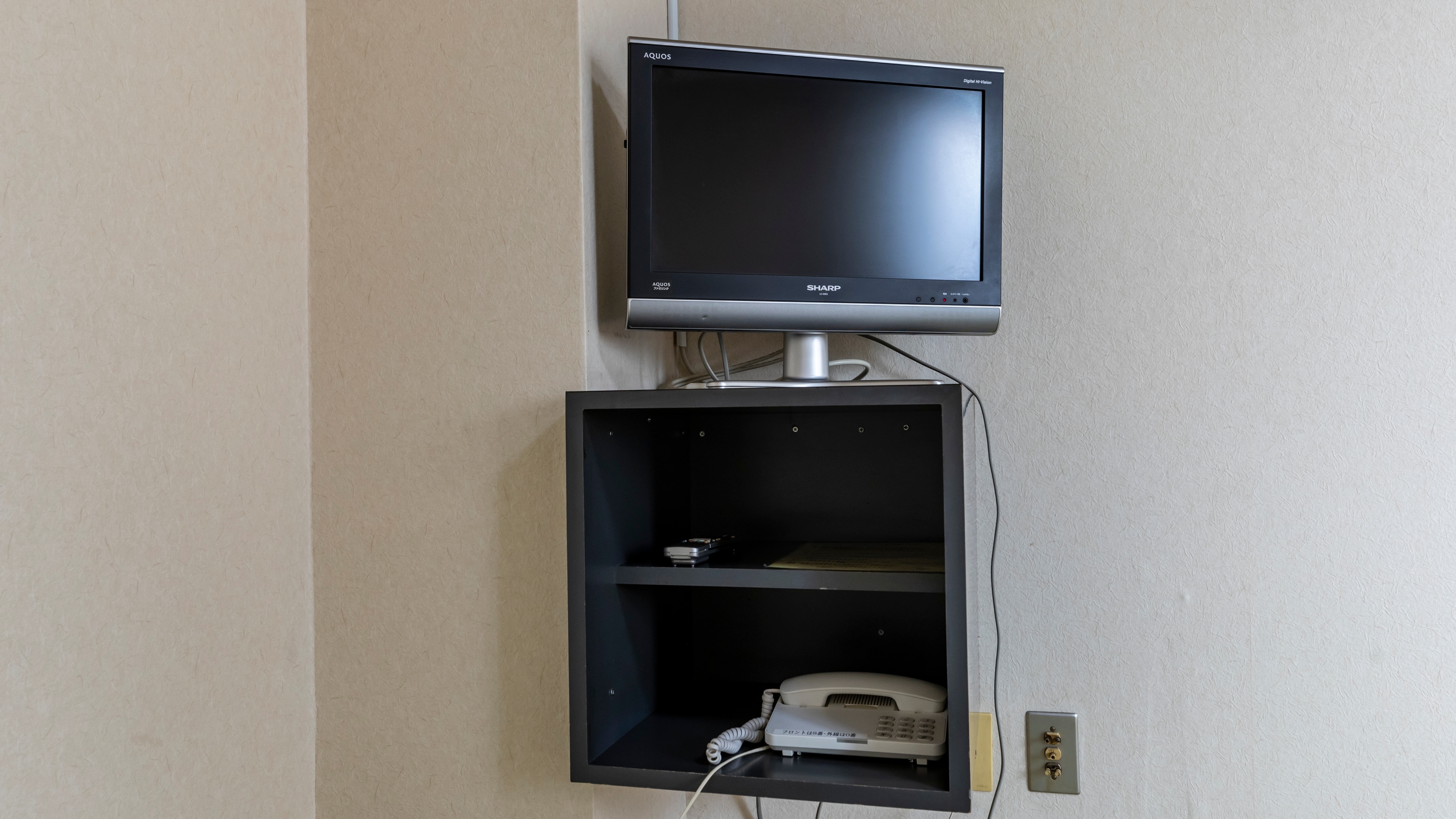 Japanese-style room for 1-3 people (shared bath and toilet)