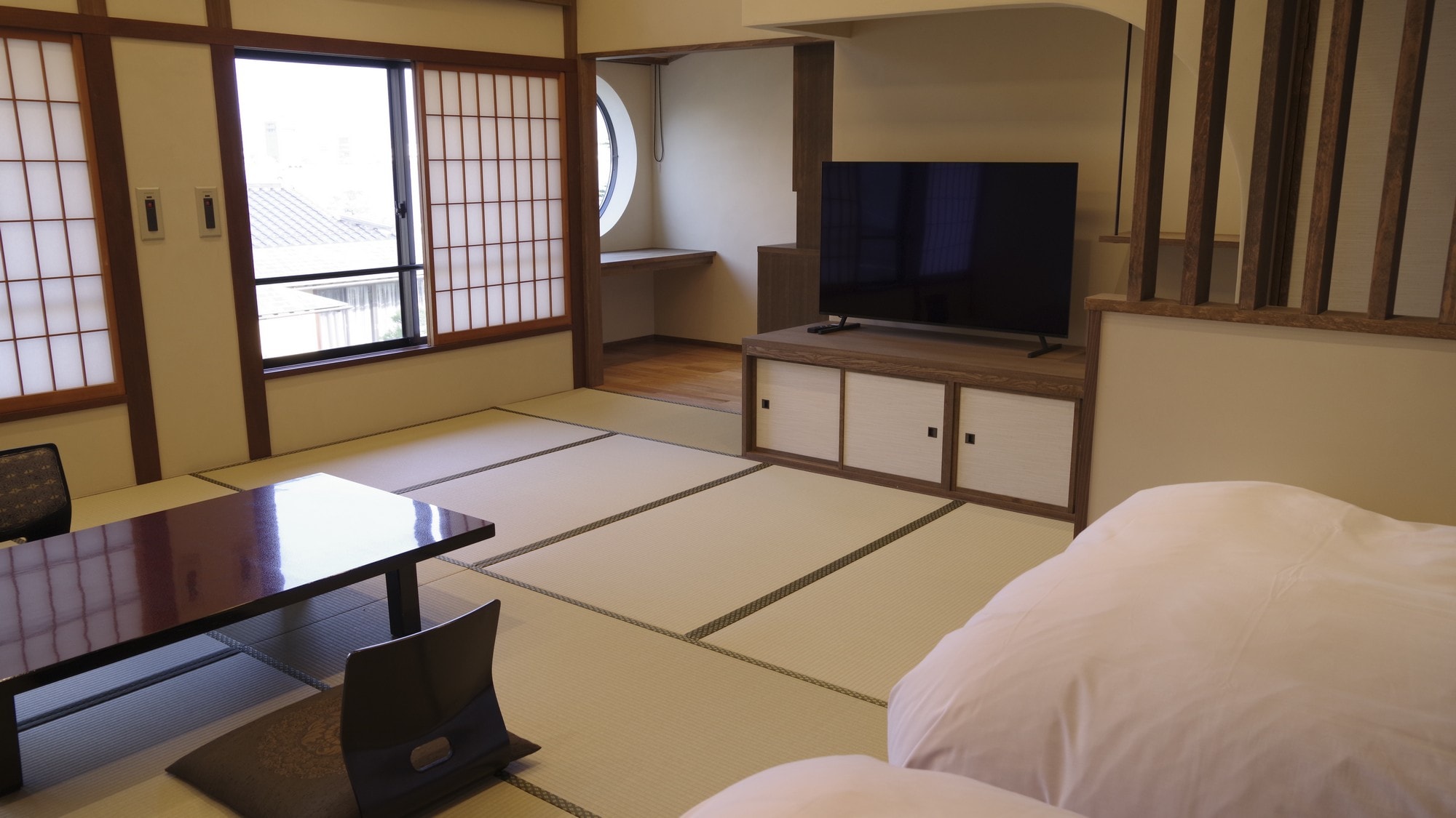 The Japanese-Western style room "Zuiun" will be newly built in spring 2023. Please relax in the Japanese-style room and bed.