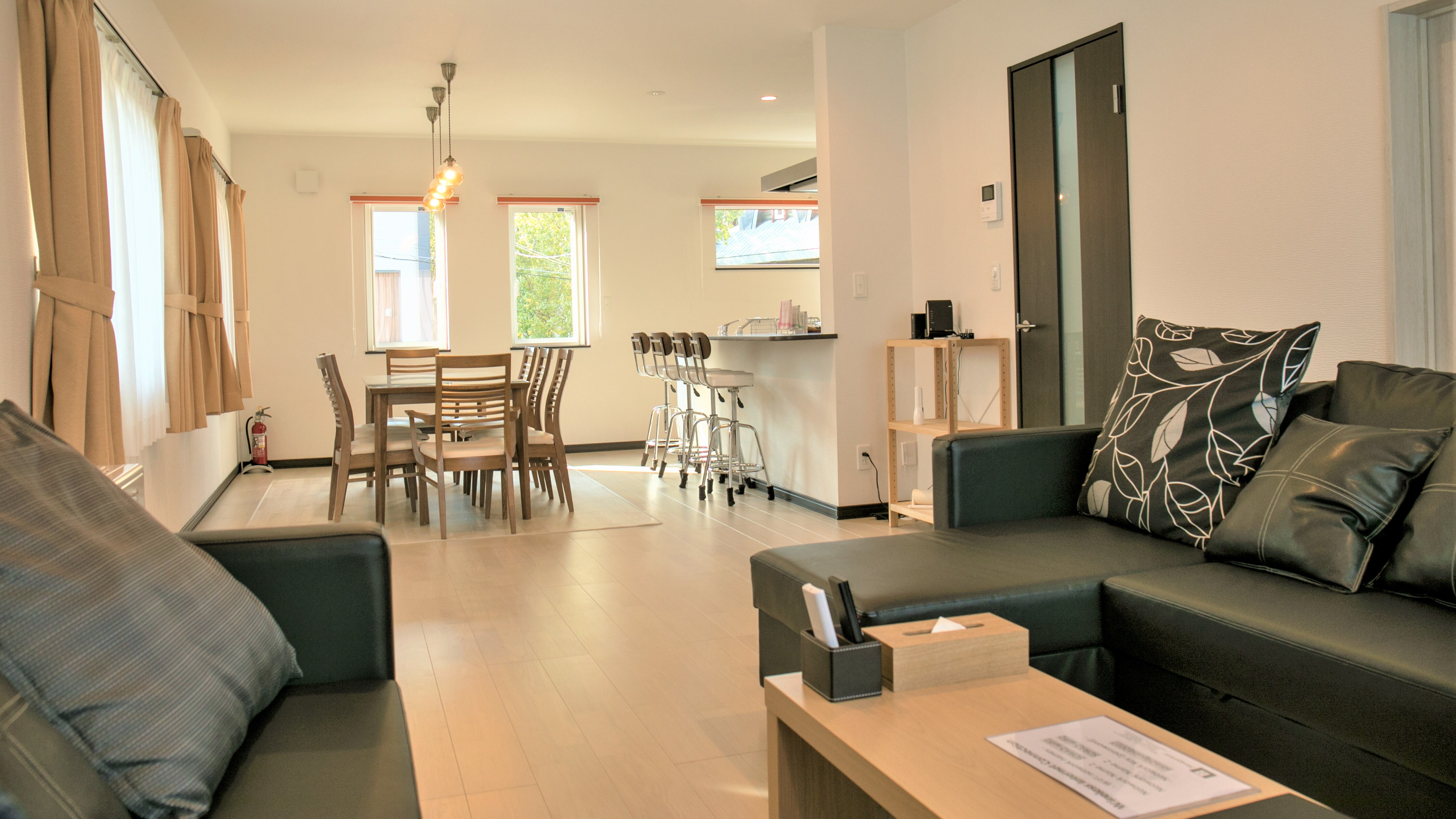 ■ Living/dining room