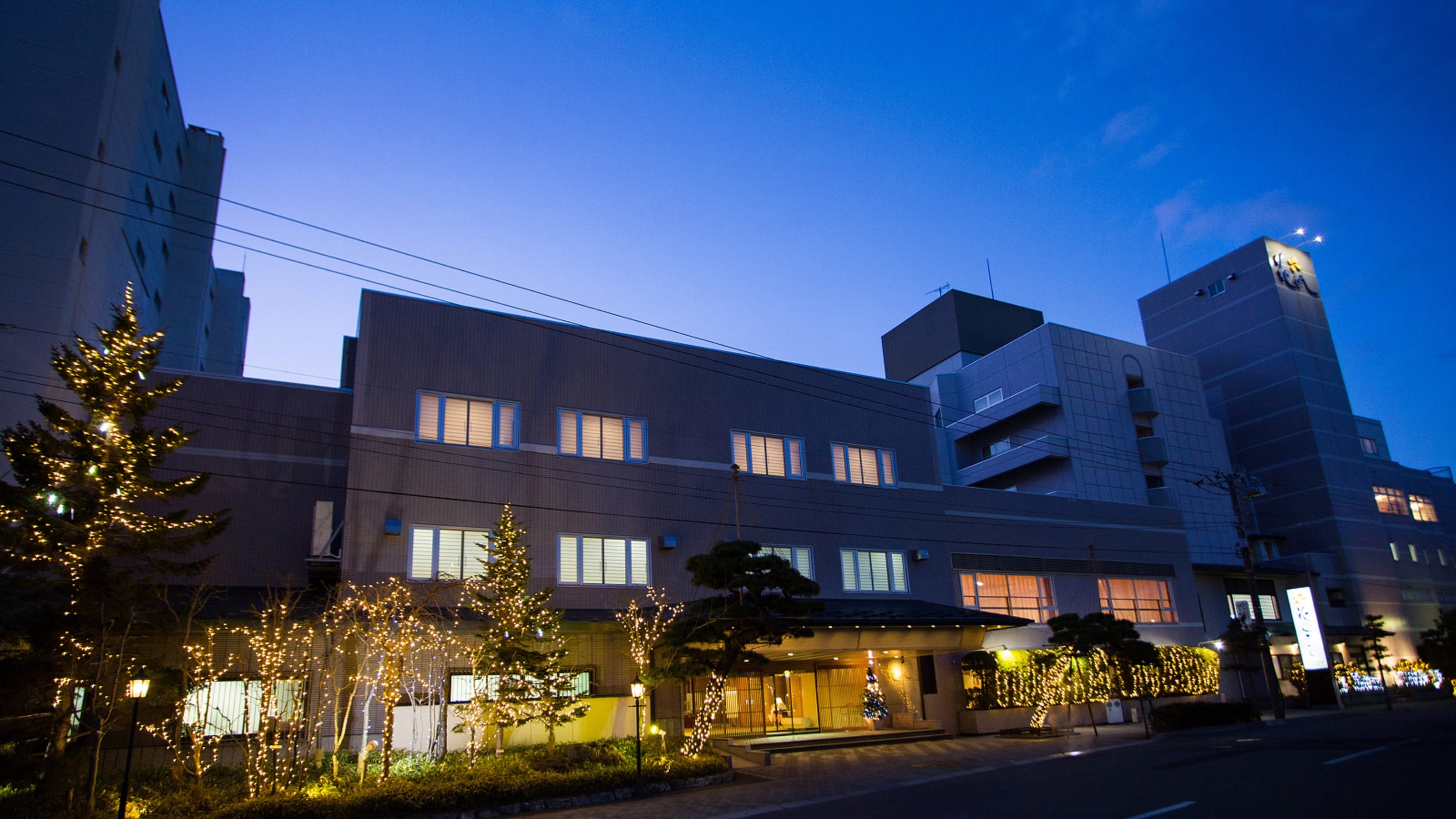 The hotel is decorated with illuminations ♪