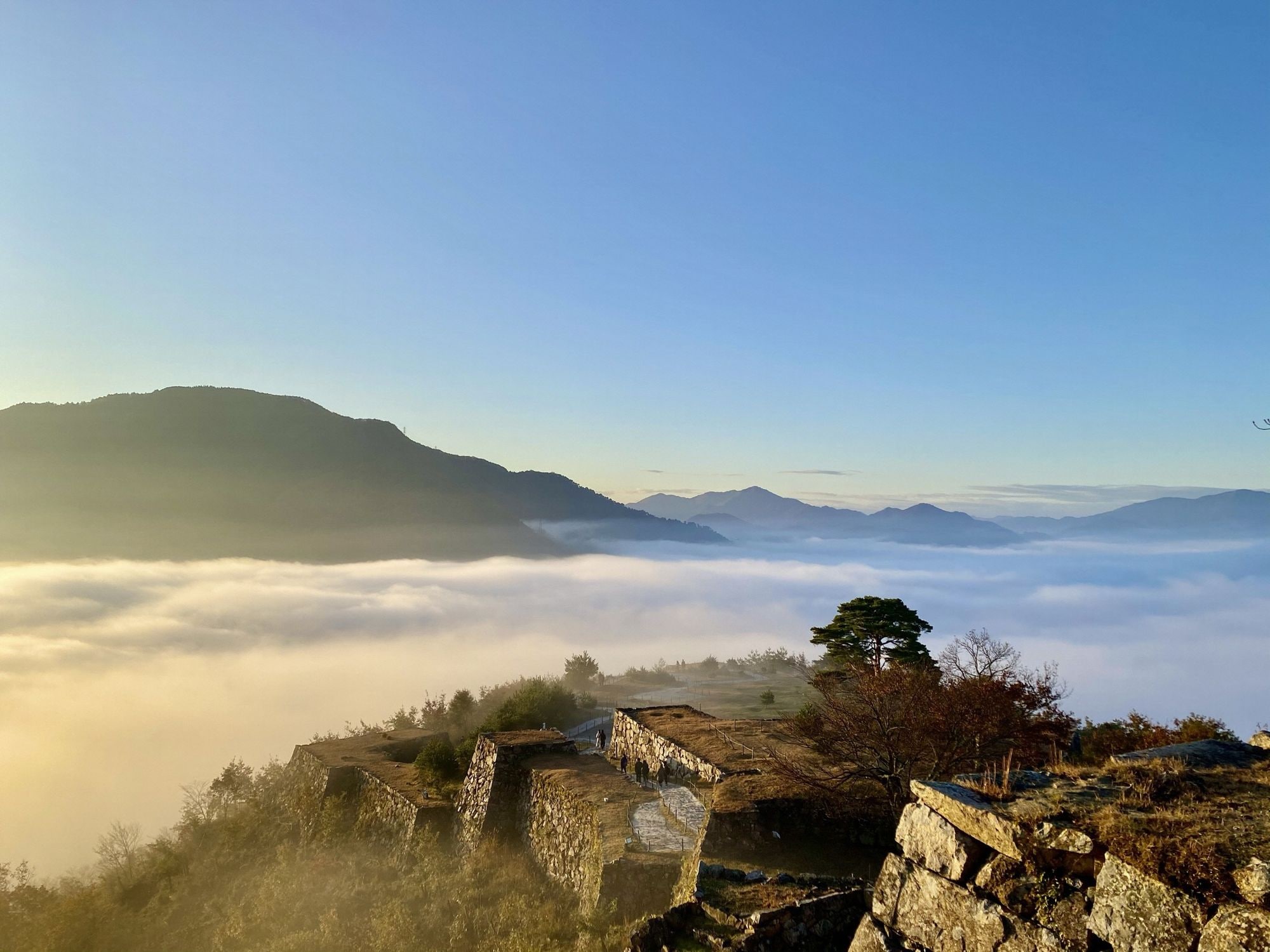 Takeda Castle in autumn: Sea of clouds season