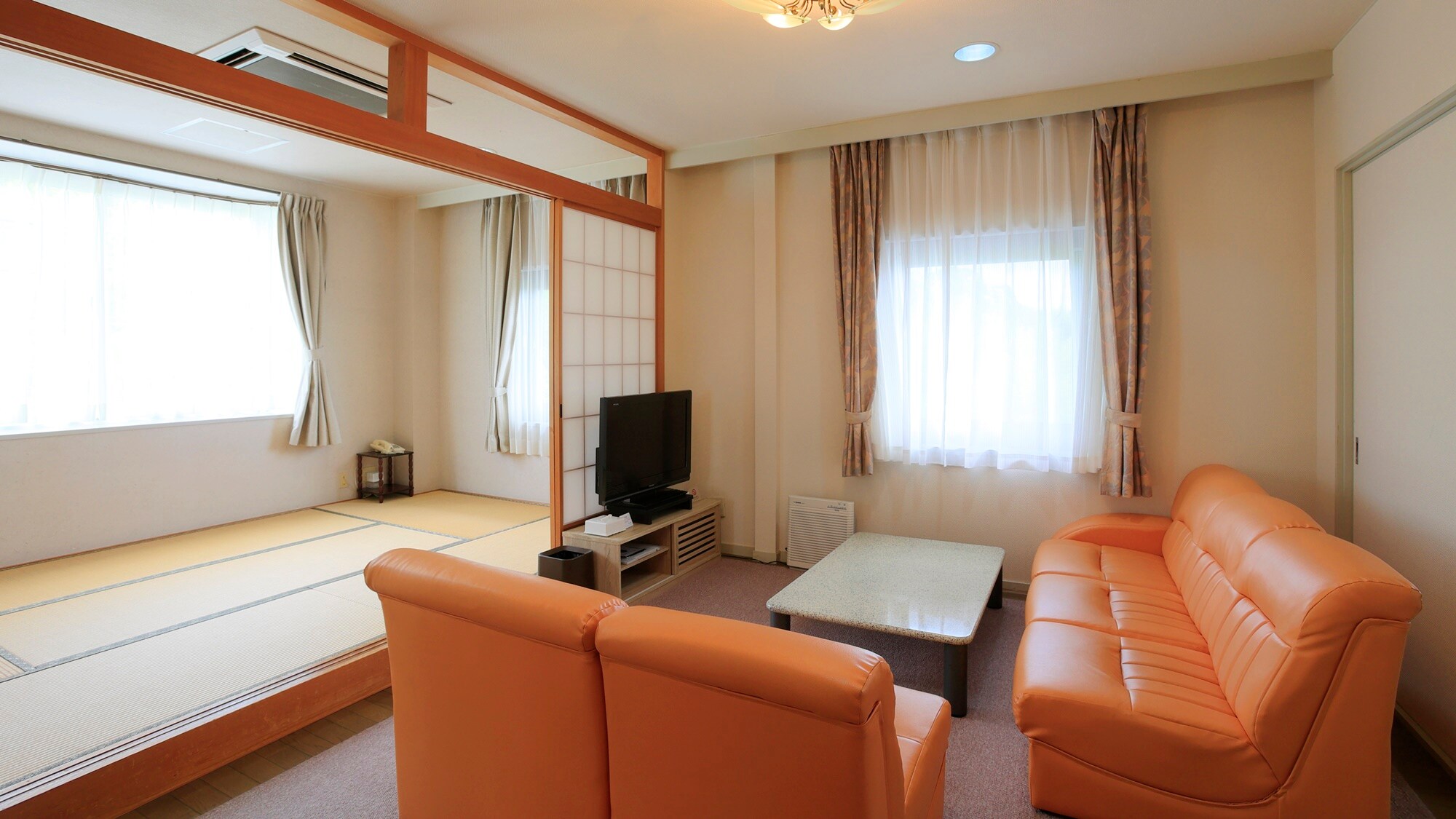 *[New building/special room (example)] A room with separate Japanese-style room, living room, and bedroom.