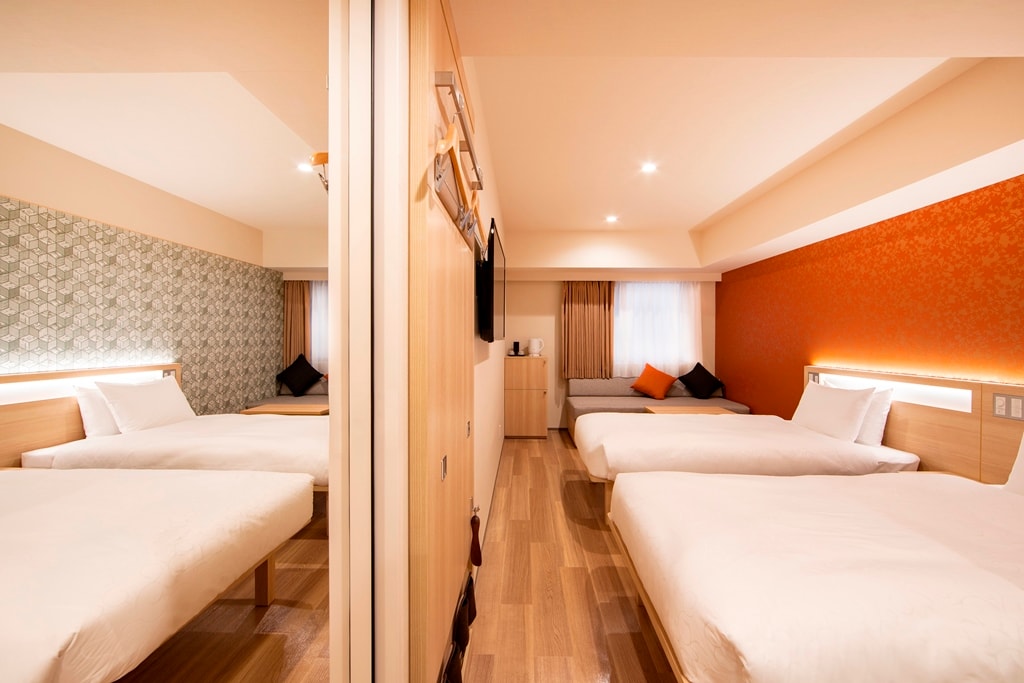 Connecting room
