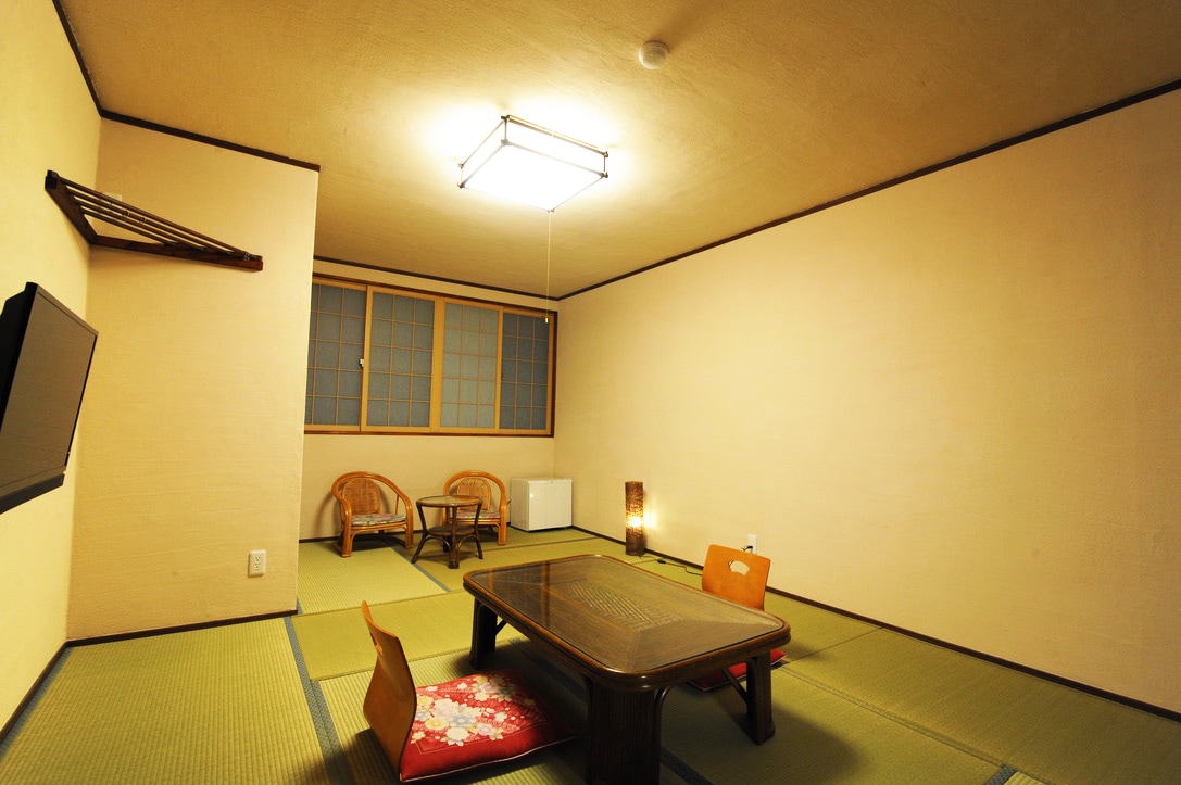 Japanese-style room 11 tatami mats and toilet room with washroom 11 tatami mats and toilet