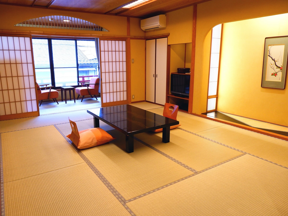 Semua kamar tamu adalah kamar bergaya Jepang. Semua kamar memiliki toilet