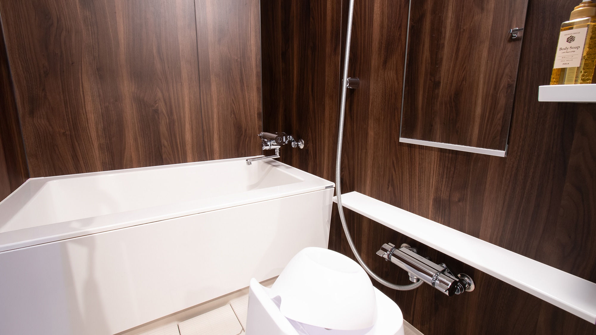 ห้องน้ำ - แตกต่างกันเล็กน้อยขึ้นอยู่กับห้อง -