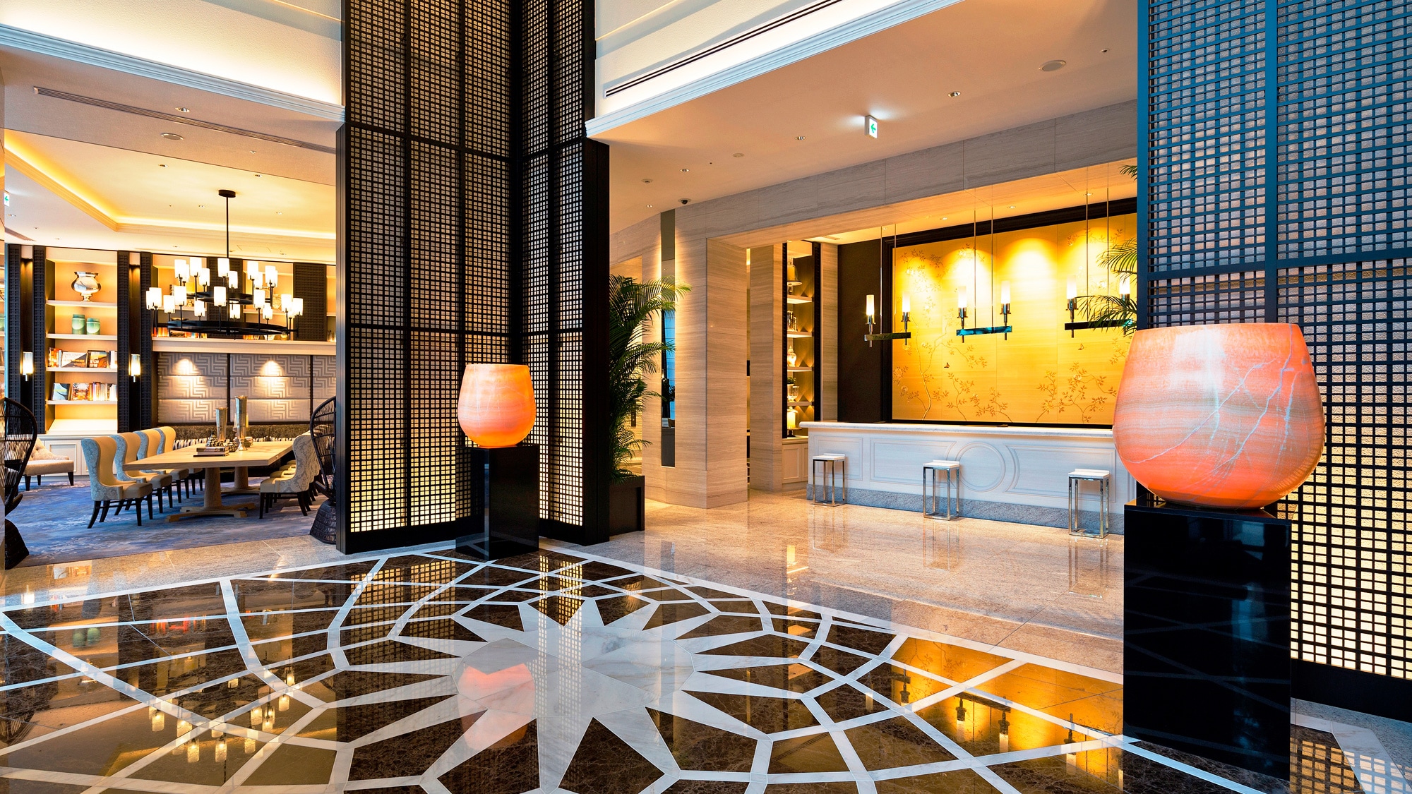 Lobby entrance full of openness of the atrium