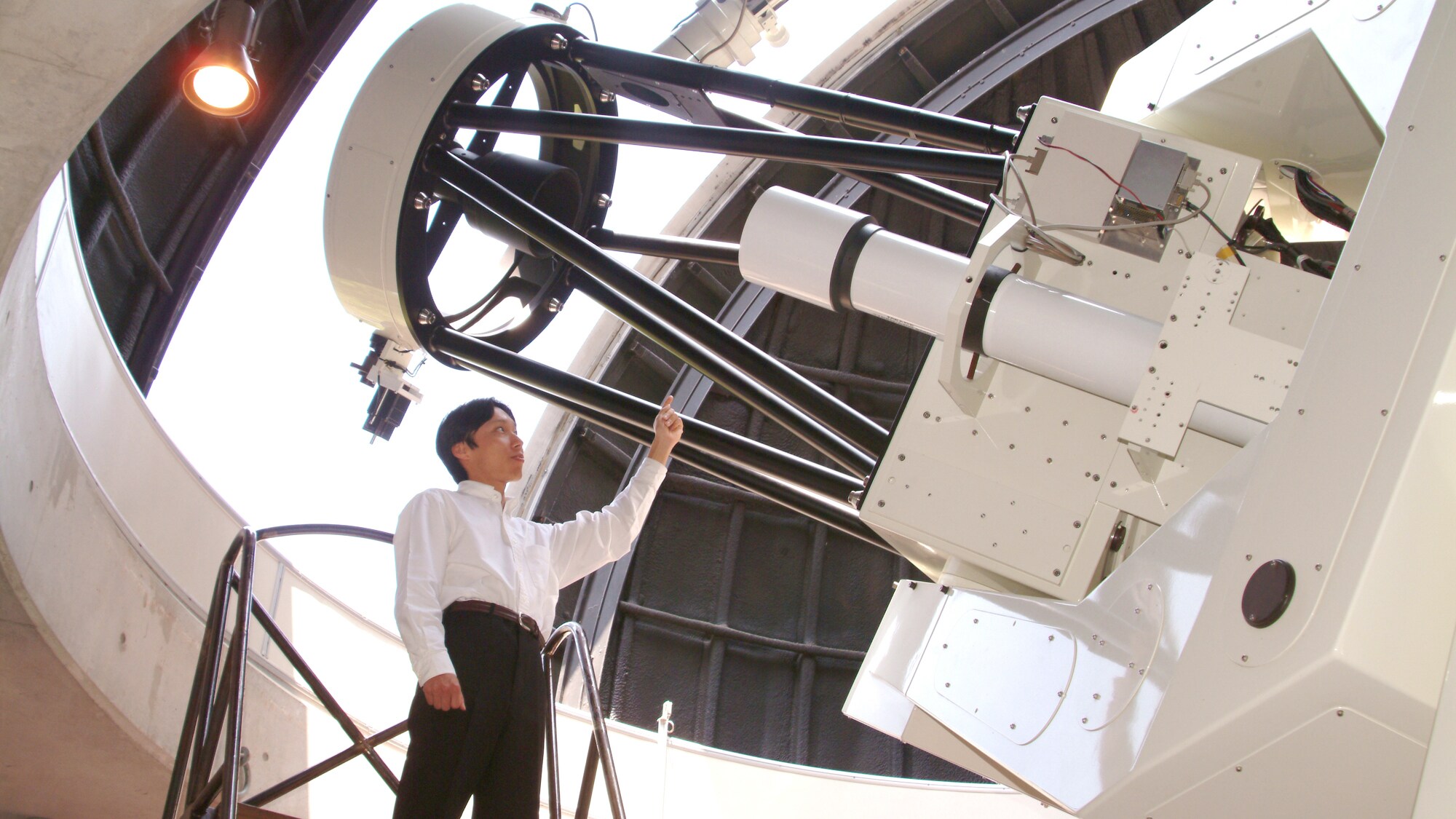 Kyushu's largest astronomical telescope and star concierge invite you to a mysterious world