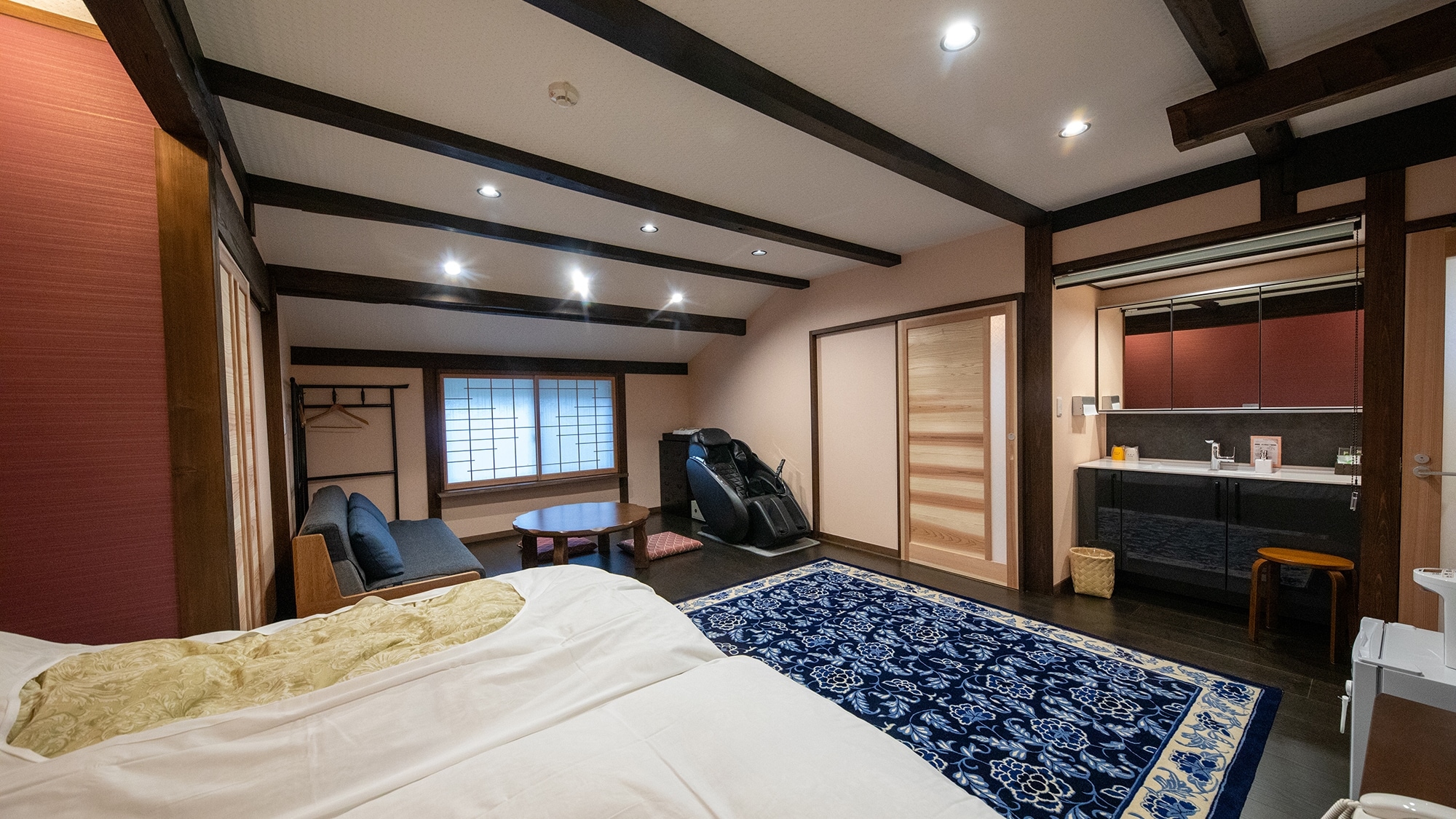 [Sumire] Main building 1st floor_12 tatami Western-style room. Forget about your busy daily life and take a deep breath.