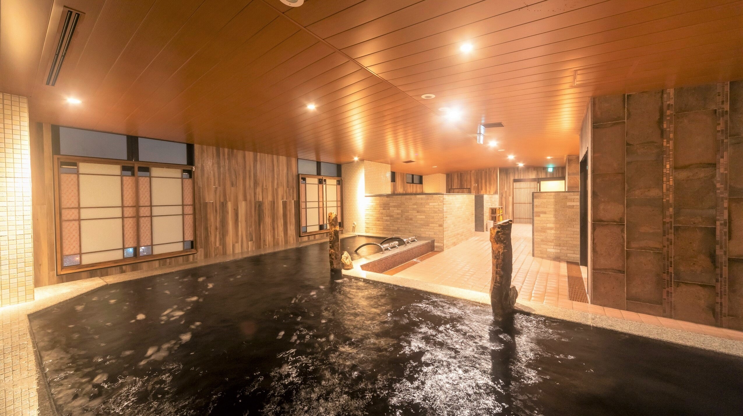 最上階天然温泉大浴場・水風呂・高温サウナ完備