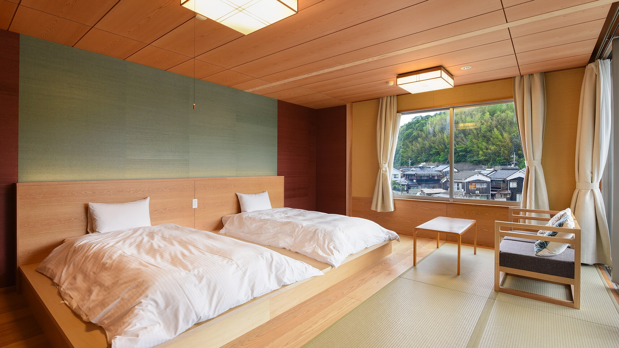 [Canal Japanese-Western Room (305)] A Japanese-Western room facing the canal. It comes with a terrace and a semi-open-air bath.