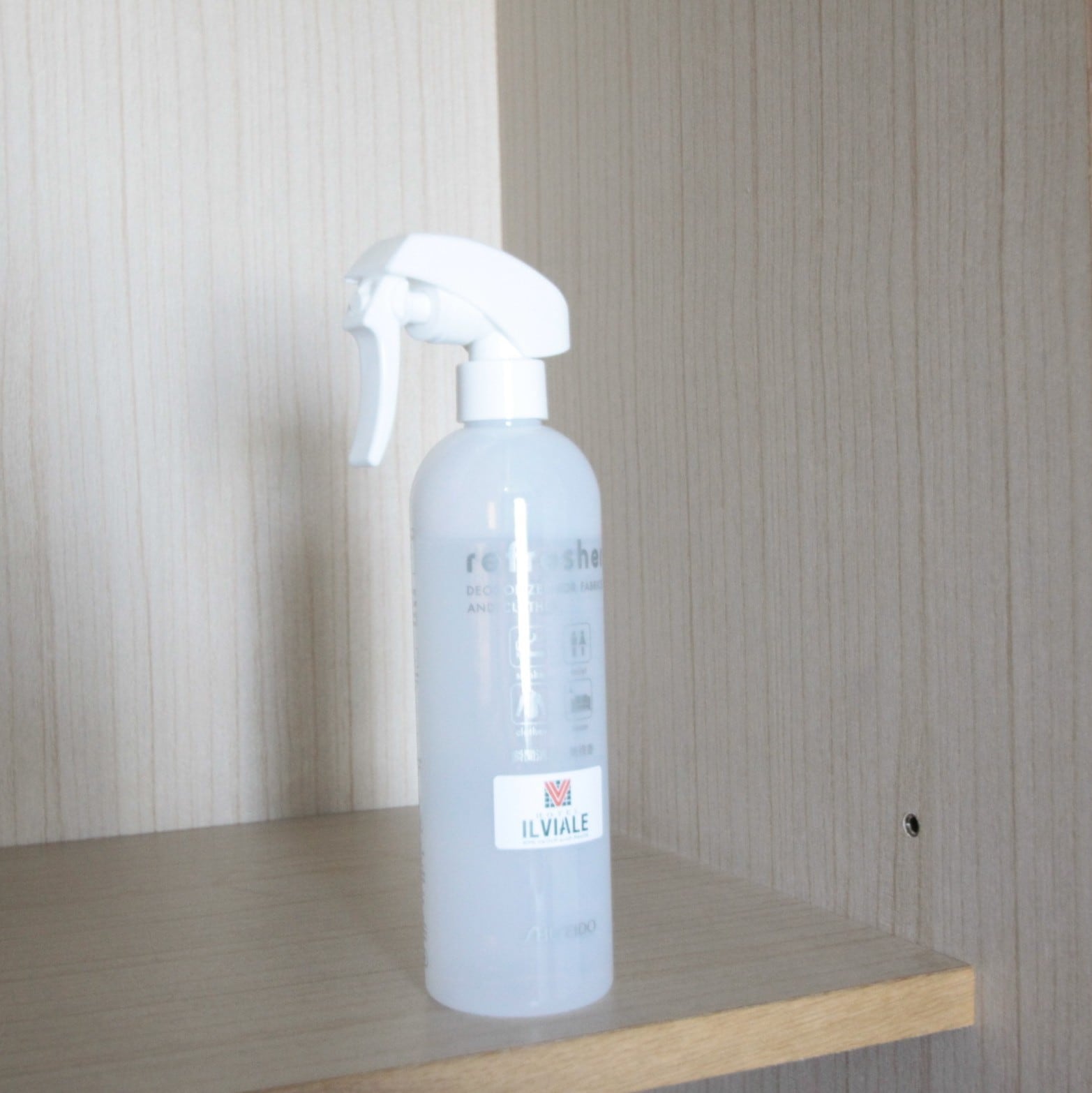 Deodorizing spray (in the closet)