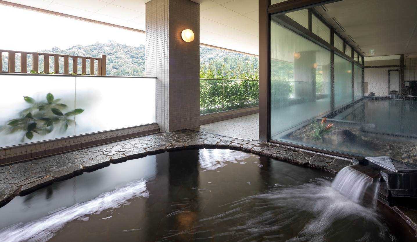 Large communal bath open-air bath