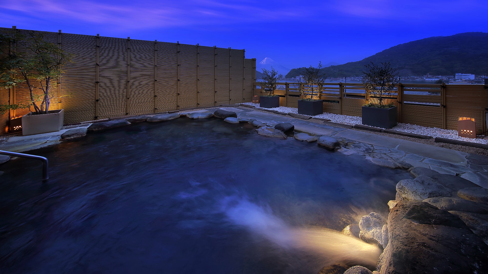 Panoramic large bath and open-air rock bath "Aitaka-no-Yu" open-air bath
